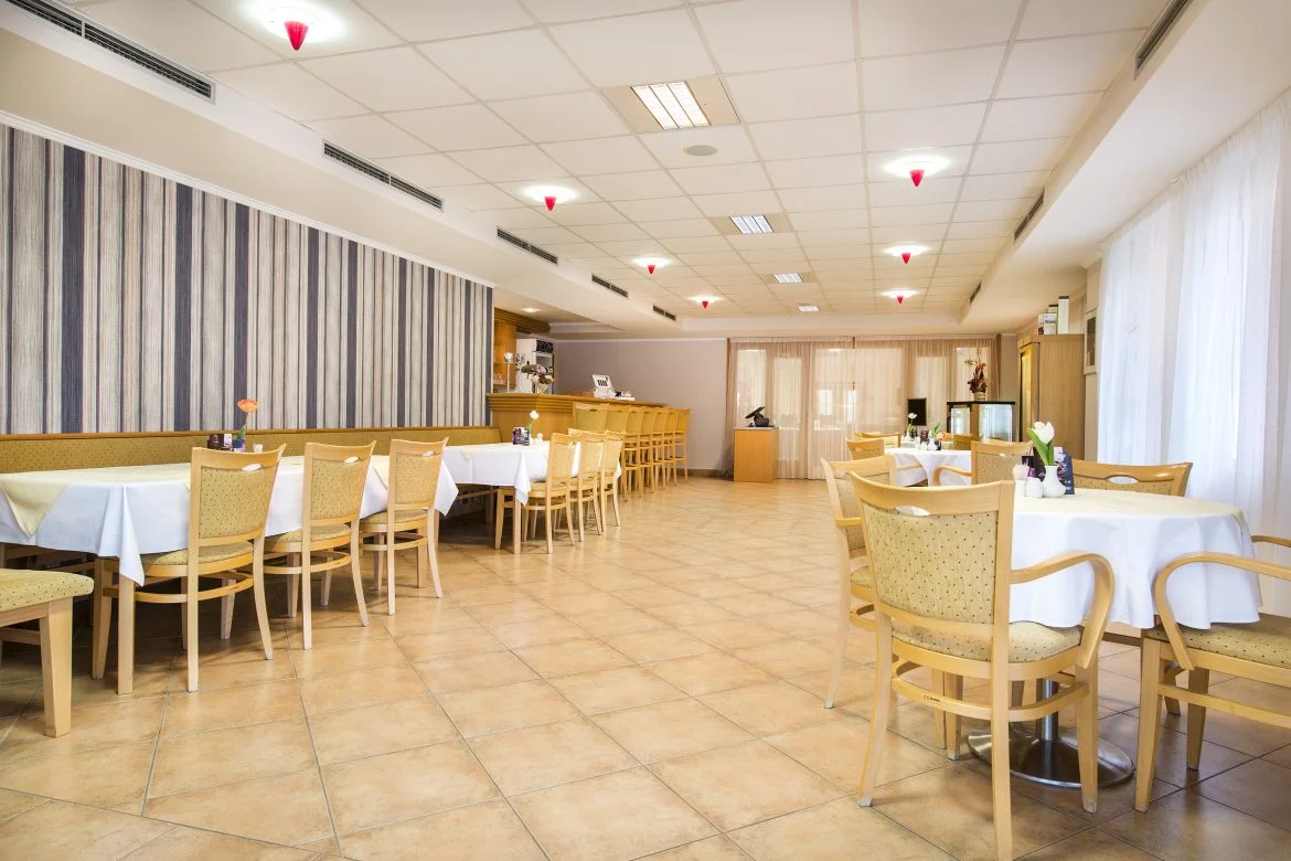 Pobyt v Posázaví: strava, veřejné i privátní wellness, plný minibar i večeře při svíčkách