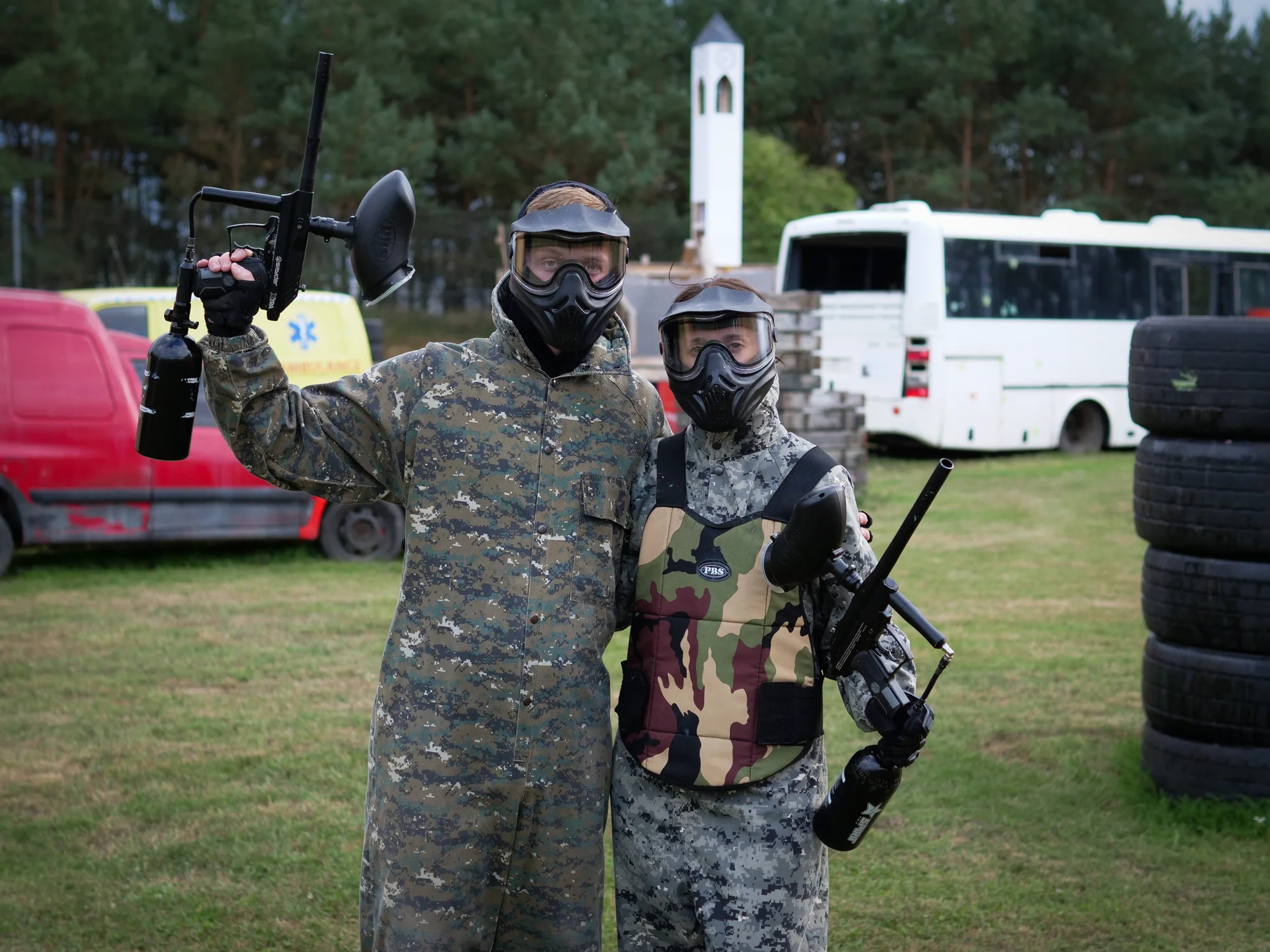 Akční bitva na 3 000 m²: paintball v městské aréně Nechanice pro 1–10 osob