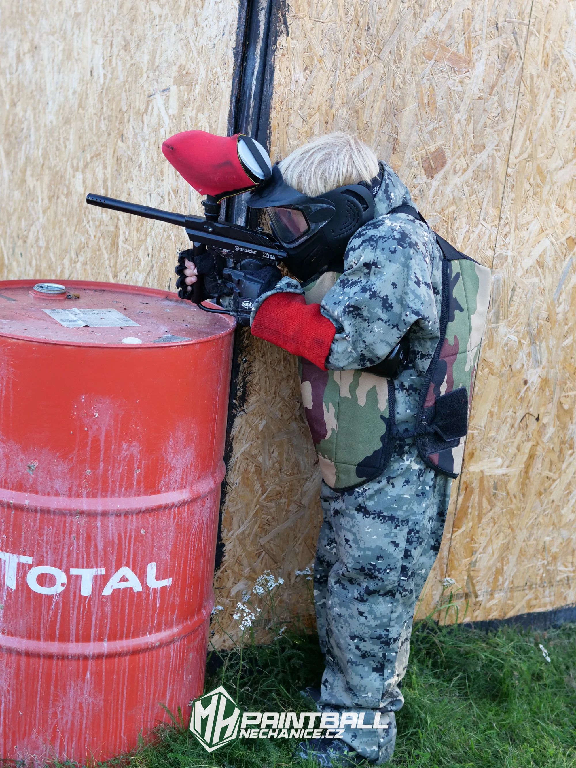 Akční bitva na 3 000 m²: paintball v městské aréně Nechanice pro 1–10 osob