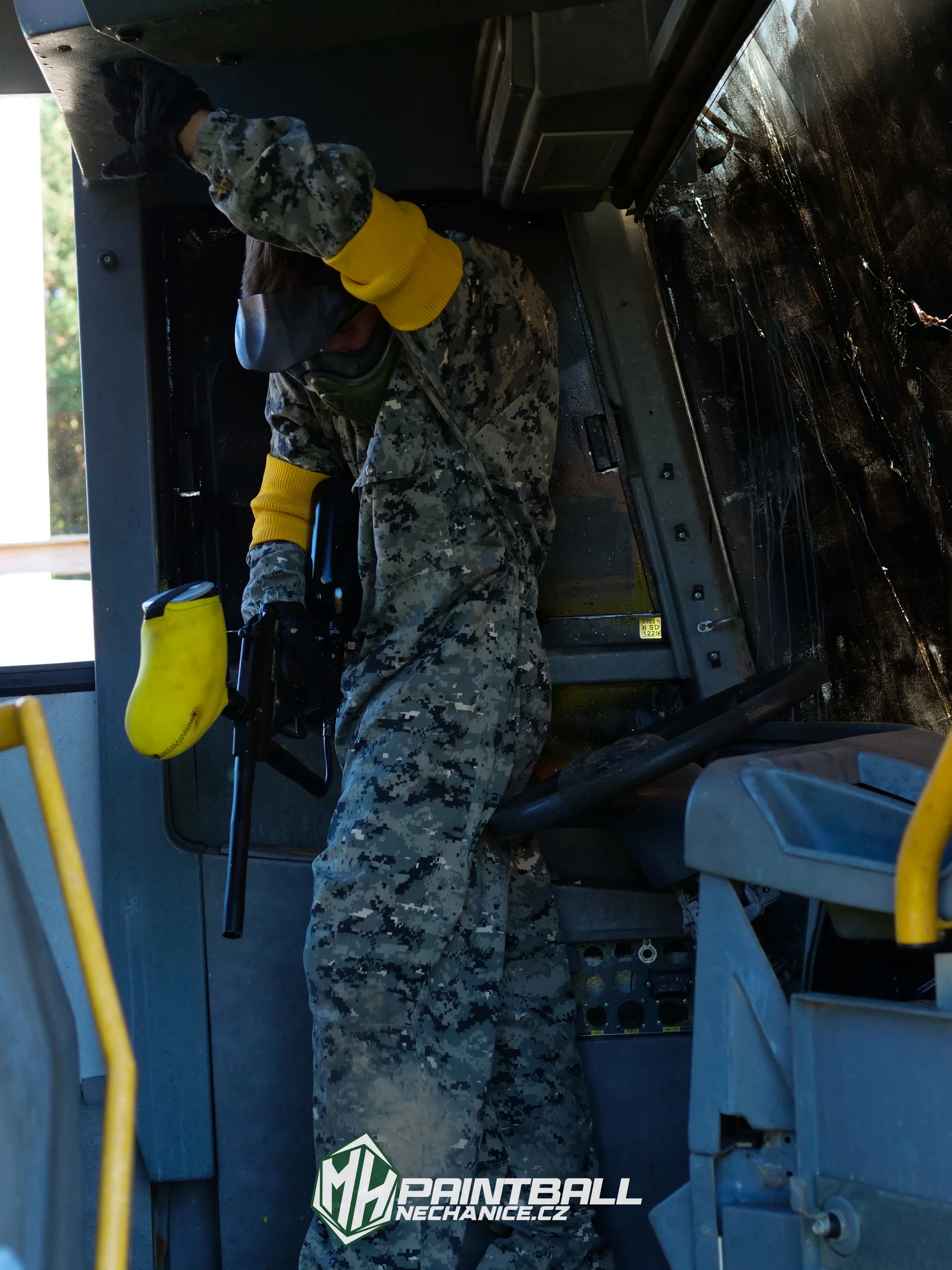 Akční bitva na 3 000 m²: paintball v městské aréně Nechanice pro 1–10 osob