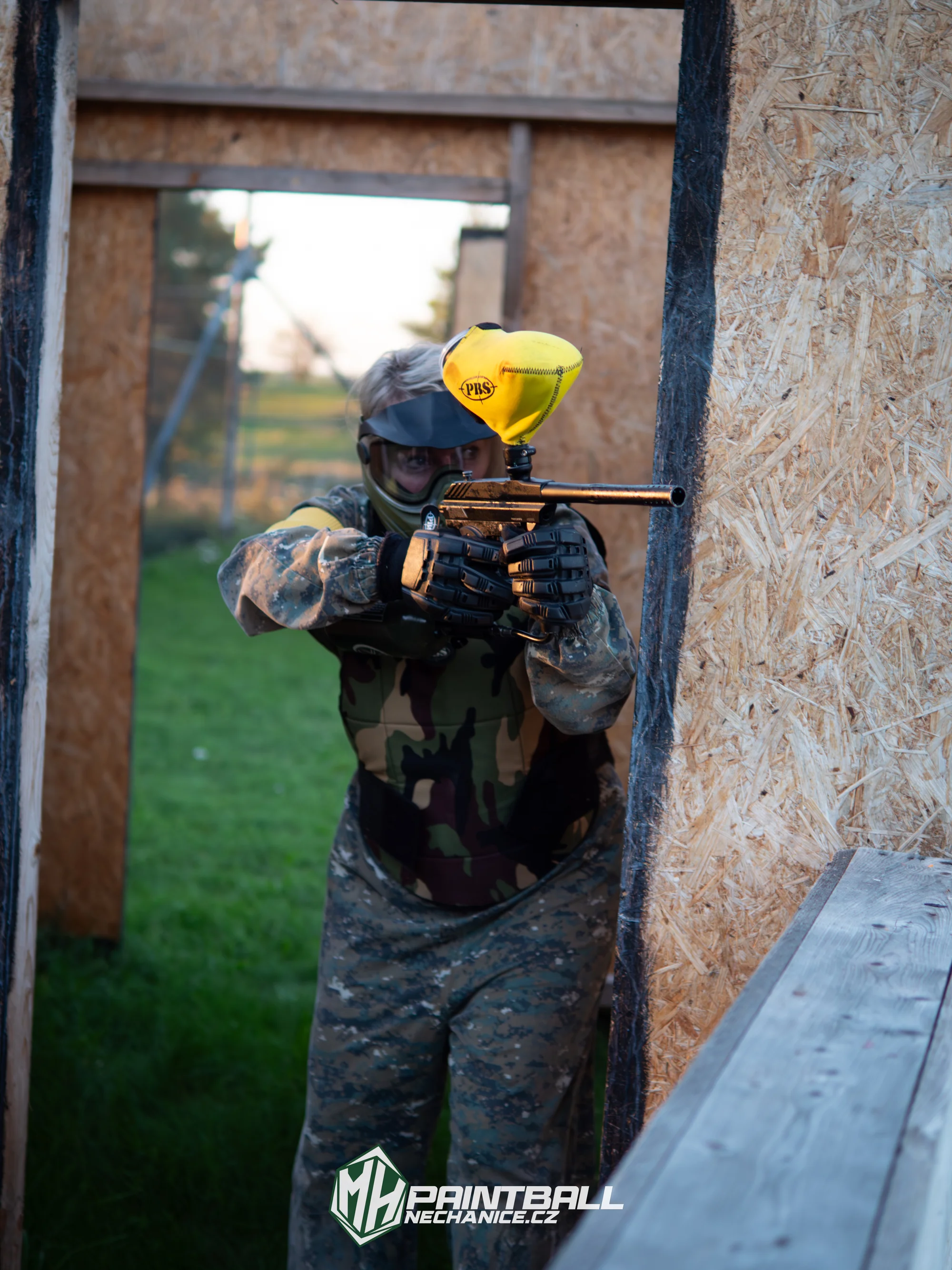 Akční bitva na 3 000 m²: paintball v městské aréně Nechanice pro 1–10 osob