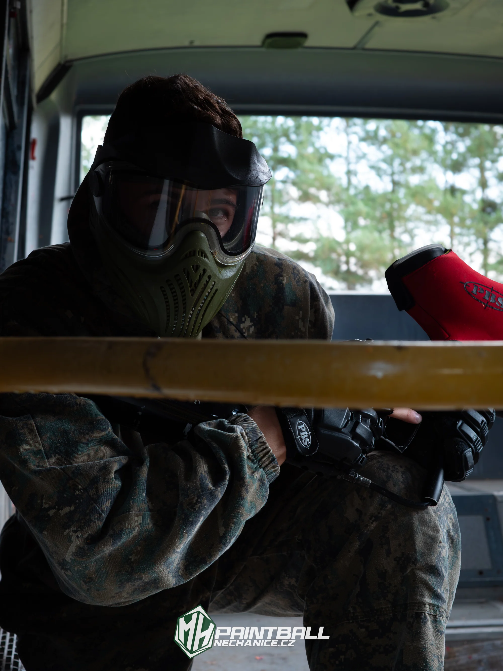 Akční bitva na 3 000 m²: paintball v městské aréně Nechanice pro 1–10 osob