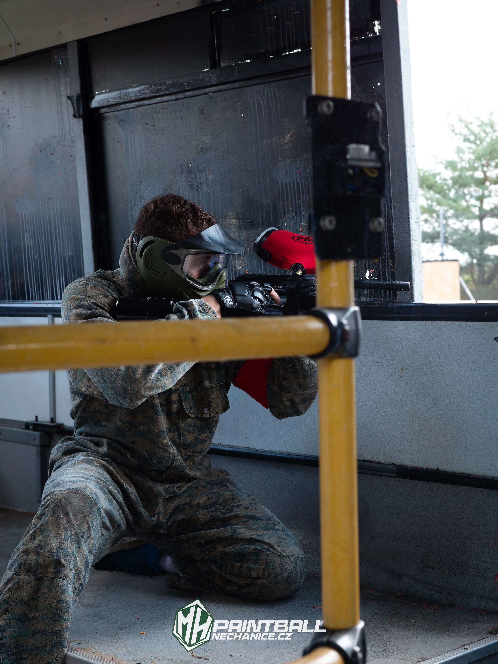 Akční bitva na 3 000 m²: paintball v městské aréně Nechanice pro 1–10 osob