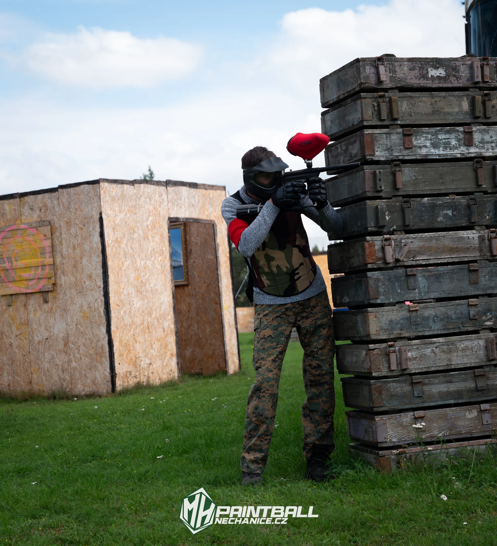 Akční bitva na 3 000 m²: paintball v městské aréně Nechanice pro 1–10 osob