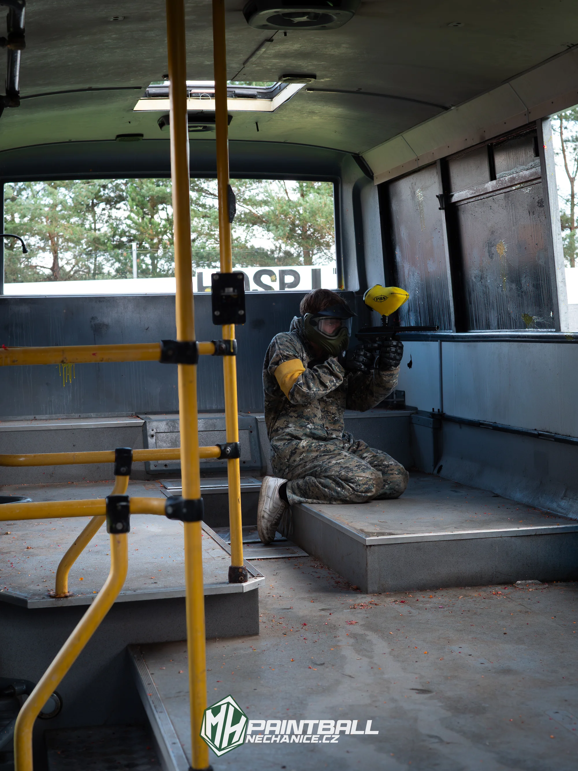 Akční bitva na 3 000 m²: paintball v městské aréně Nechanice pro 1–10 osob
