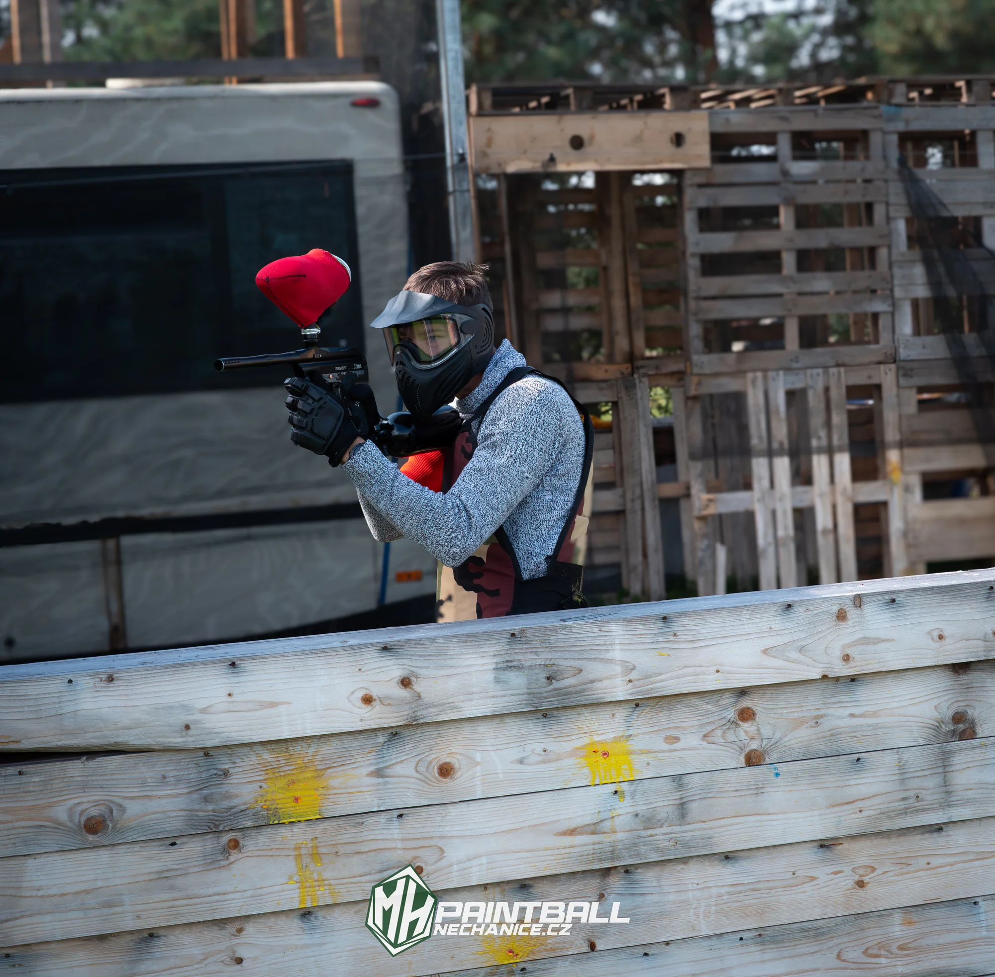 Akční bitva na 3 000 m²: paintball v městské aréně Nechanice pro 1–10 osob