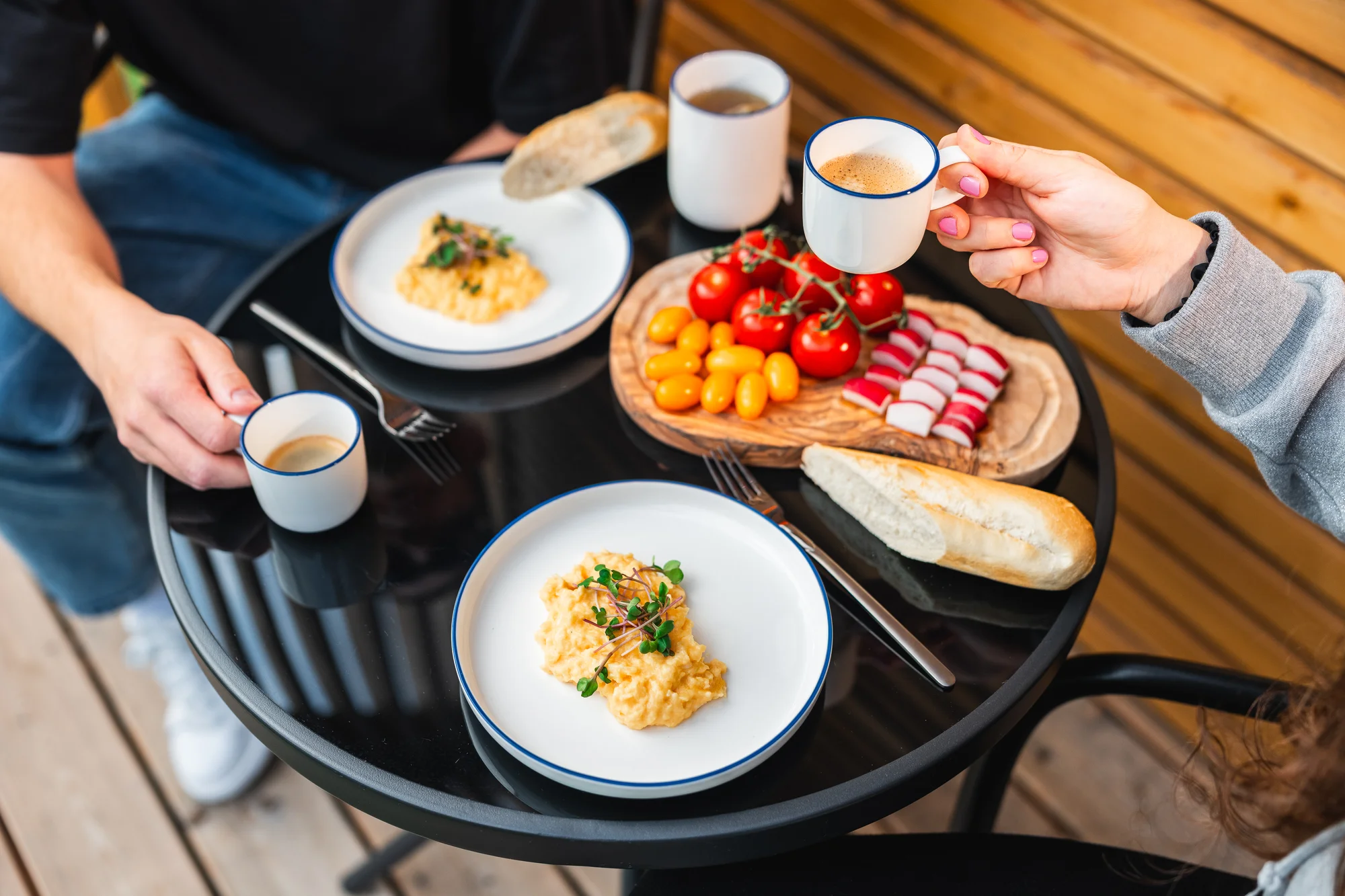 Za romantikou do Ostravy: tiny house s kuchyní, Netflixem i terasou s posezením