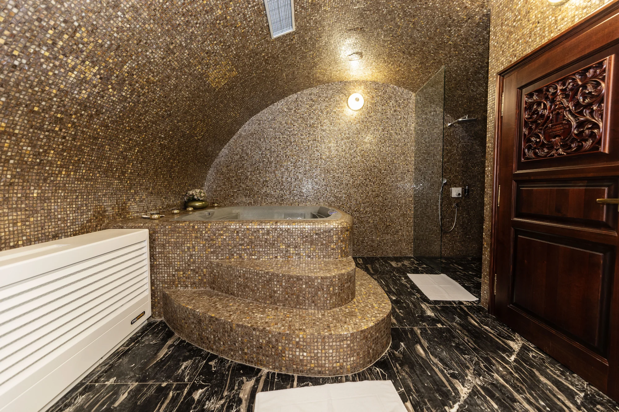 Luxus s nádechem historie: hotel v centru Českého Krumlova se snídaní i wellness