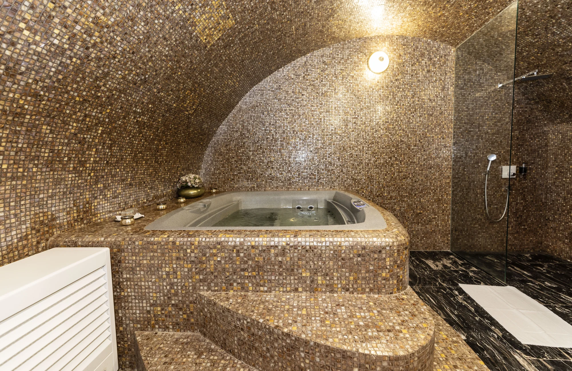 Luxus s nádechem historie: hotel v centru Českého Krumlova se snídaní i wellness