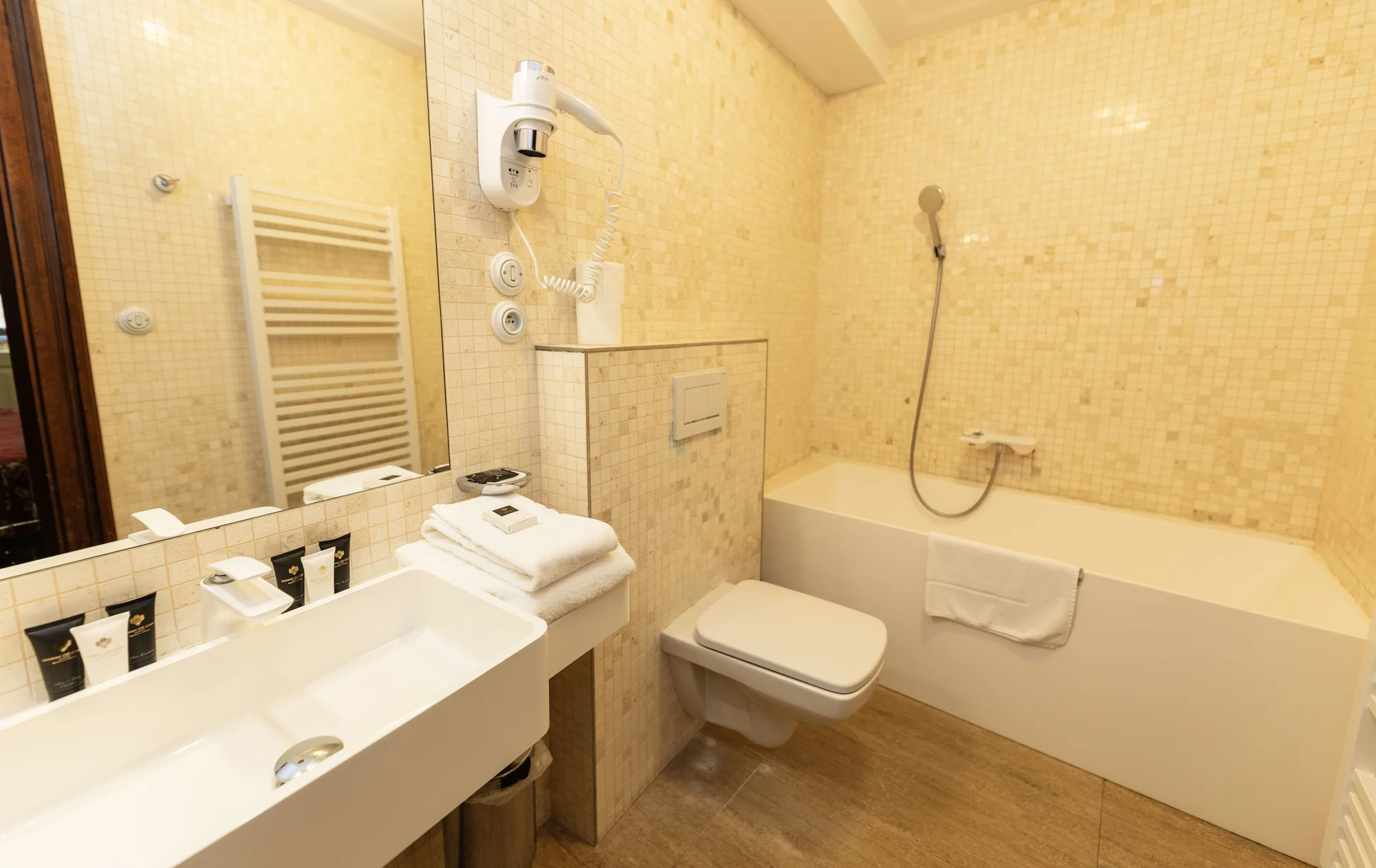 Luxus s nádechem historie: hotel v centru Českého Krumlova se snídaní i wellness