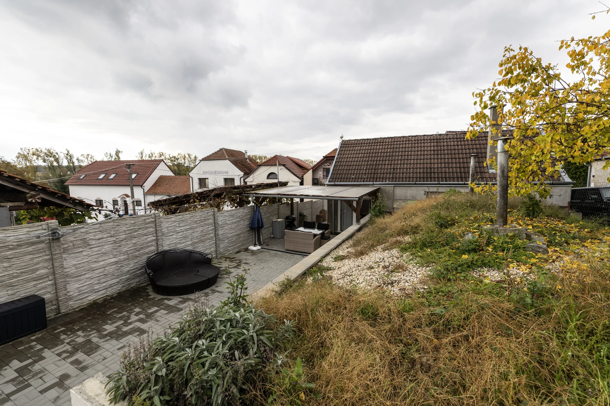 Pobyt v jihomoravském sklípku: mezonetový apartmán až pro 6 osob s venkovní vířivkou a grilem