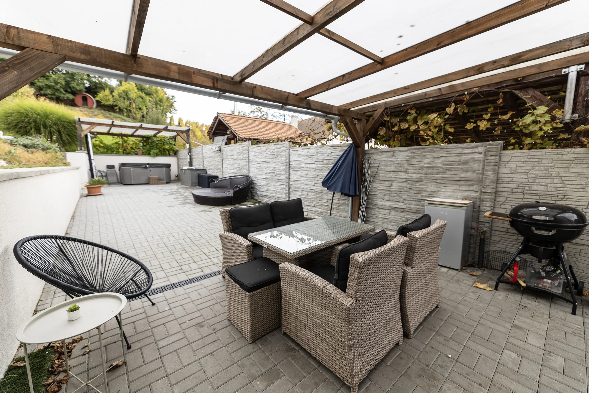 Pobyt v jihomoravském sklípku: mezonetový apartmán až pro 6 osob s venkovní vířivkou a grilem