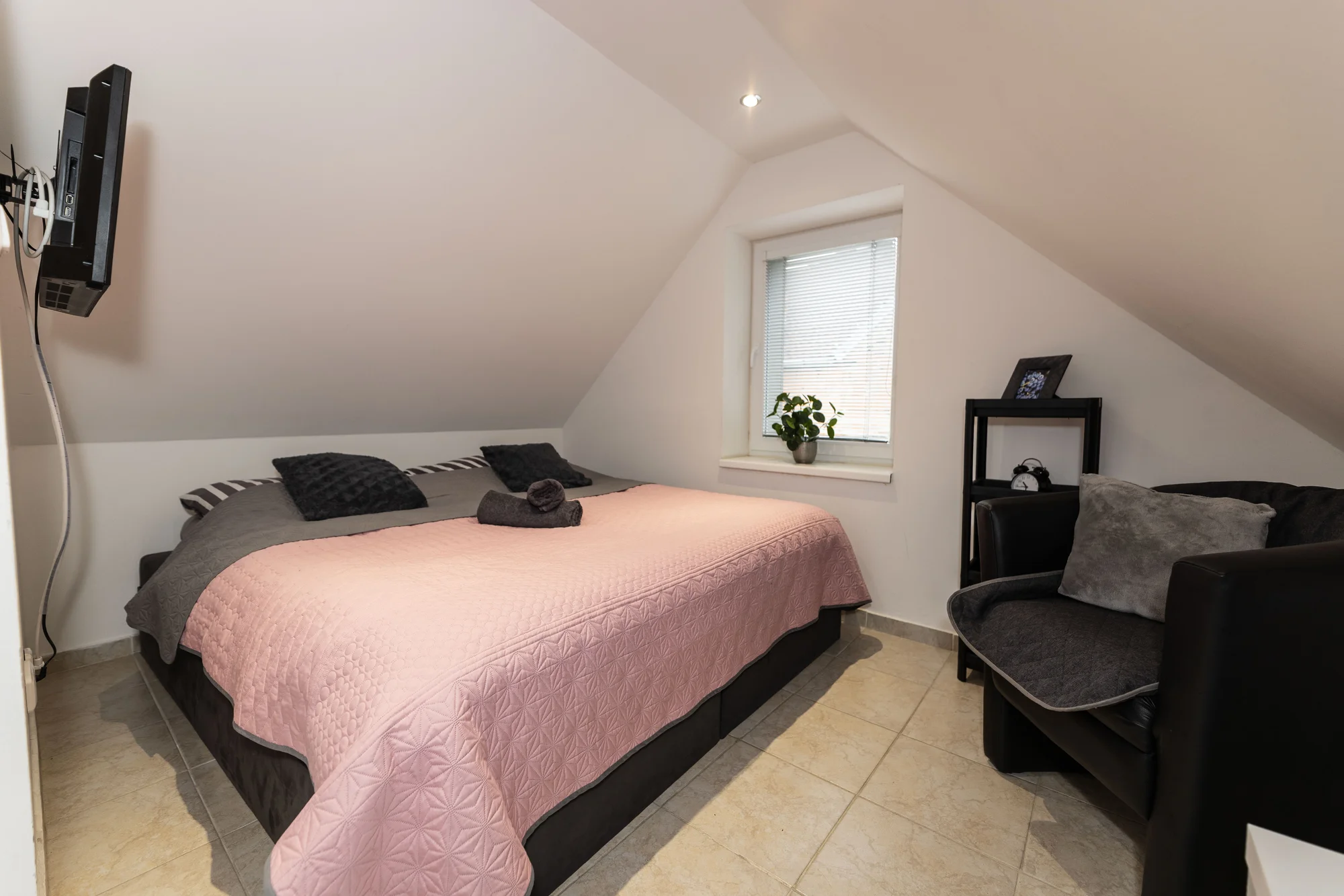 Pobyt v jihomoravském sklípku: mezonetový apartmán až pro 6 osob s venkovní vířivkou a grilem