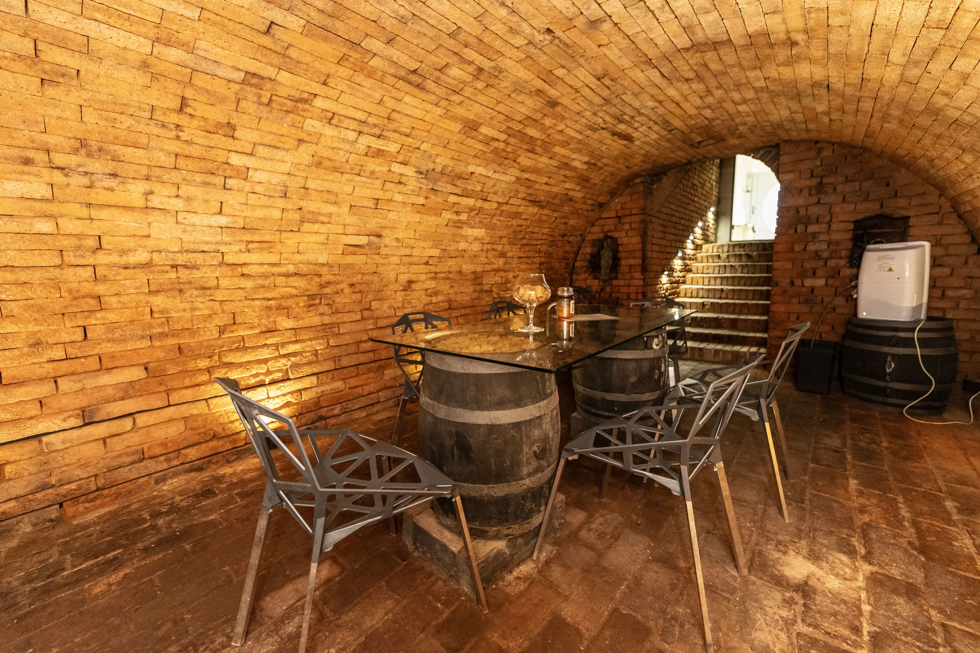 Pobyt v jihomoravském sklípku: mezonetový apartmán až pro 6 osob s venkovní vířivkou a grilem