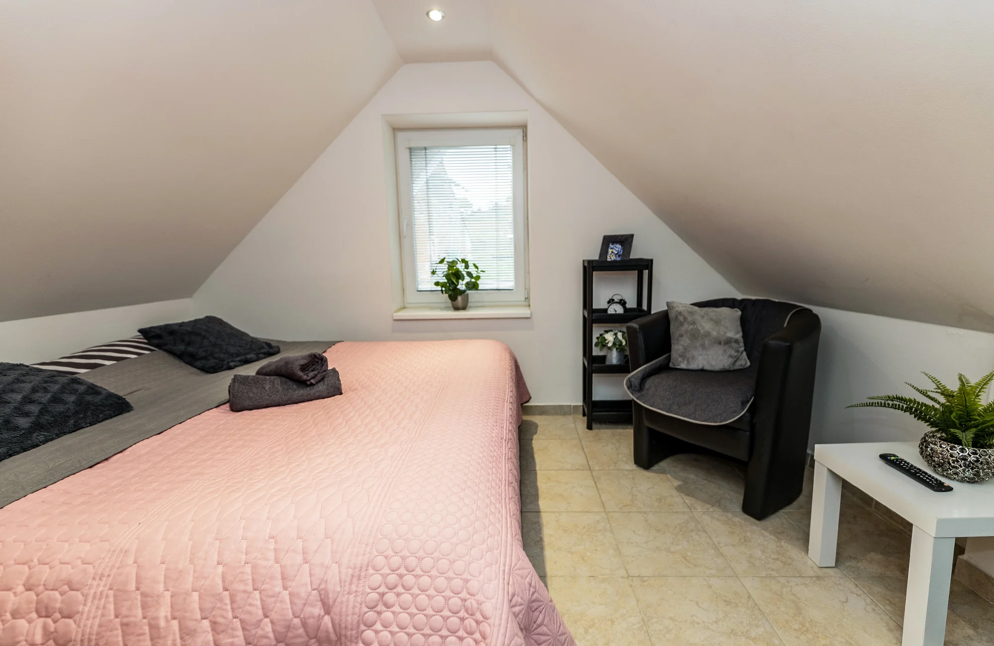 Pobyt v jihomoravském sklípku: mezonetový apartmán až pro 6 osob s venkovní vířivkou a grilem