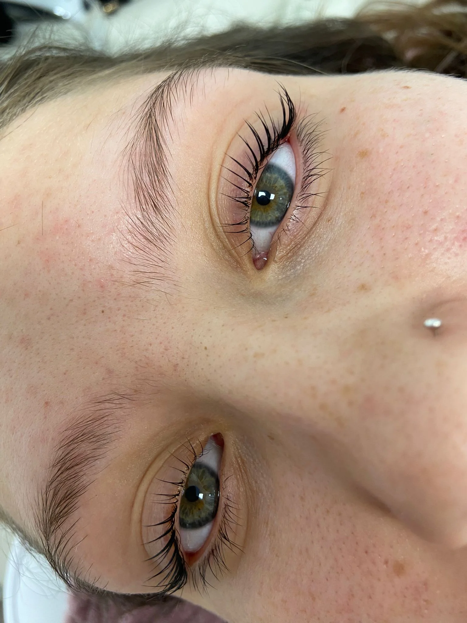 Úprava obočí pro dámy i pány, barvení řas, laminace i lash lifting