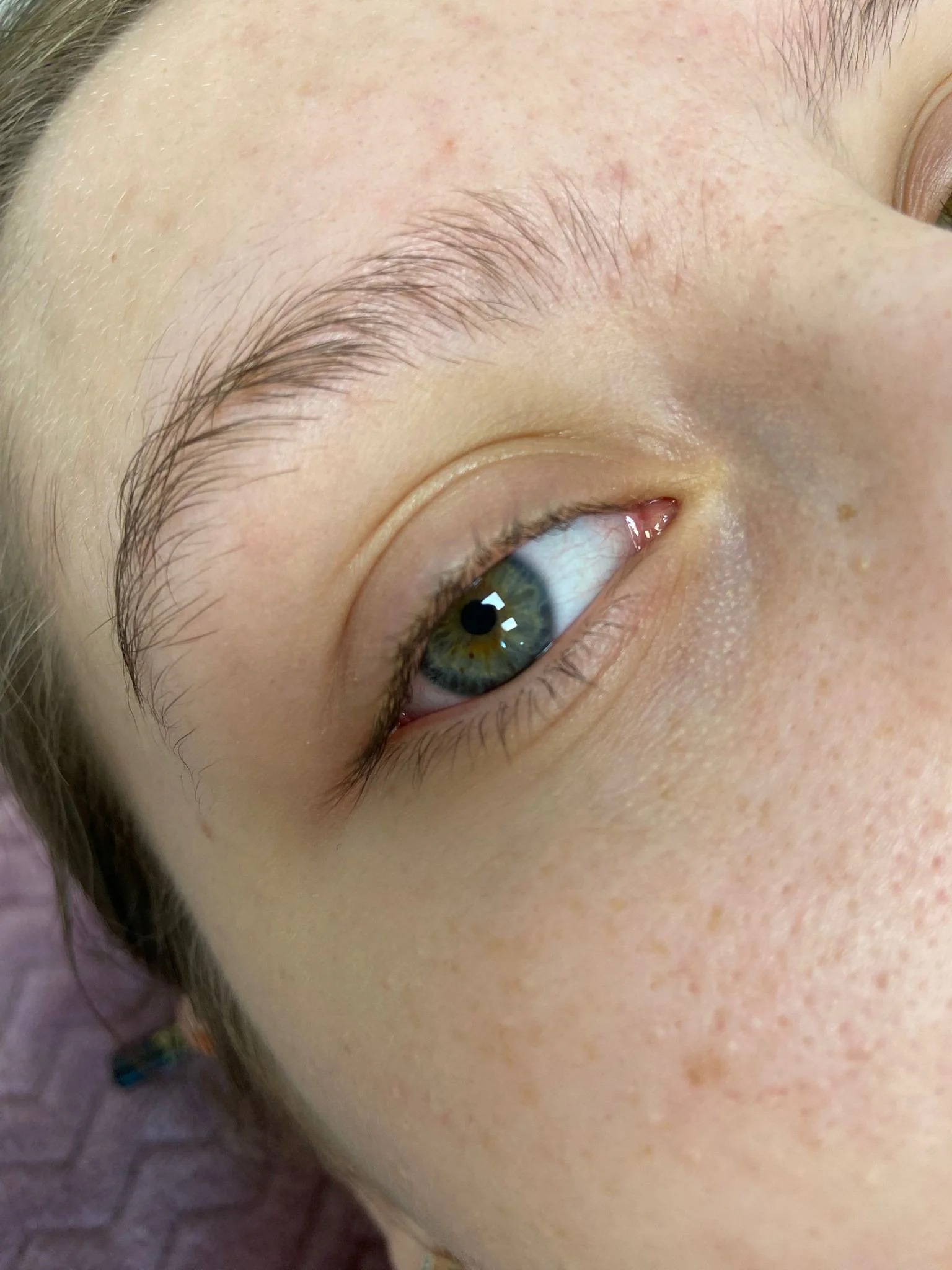 Úprava obočí pro dámy i pány, barvení řas, laminace i lash lifting