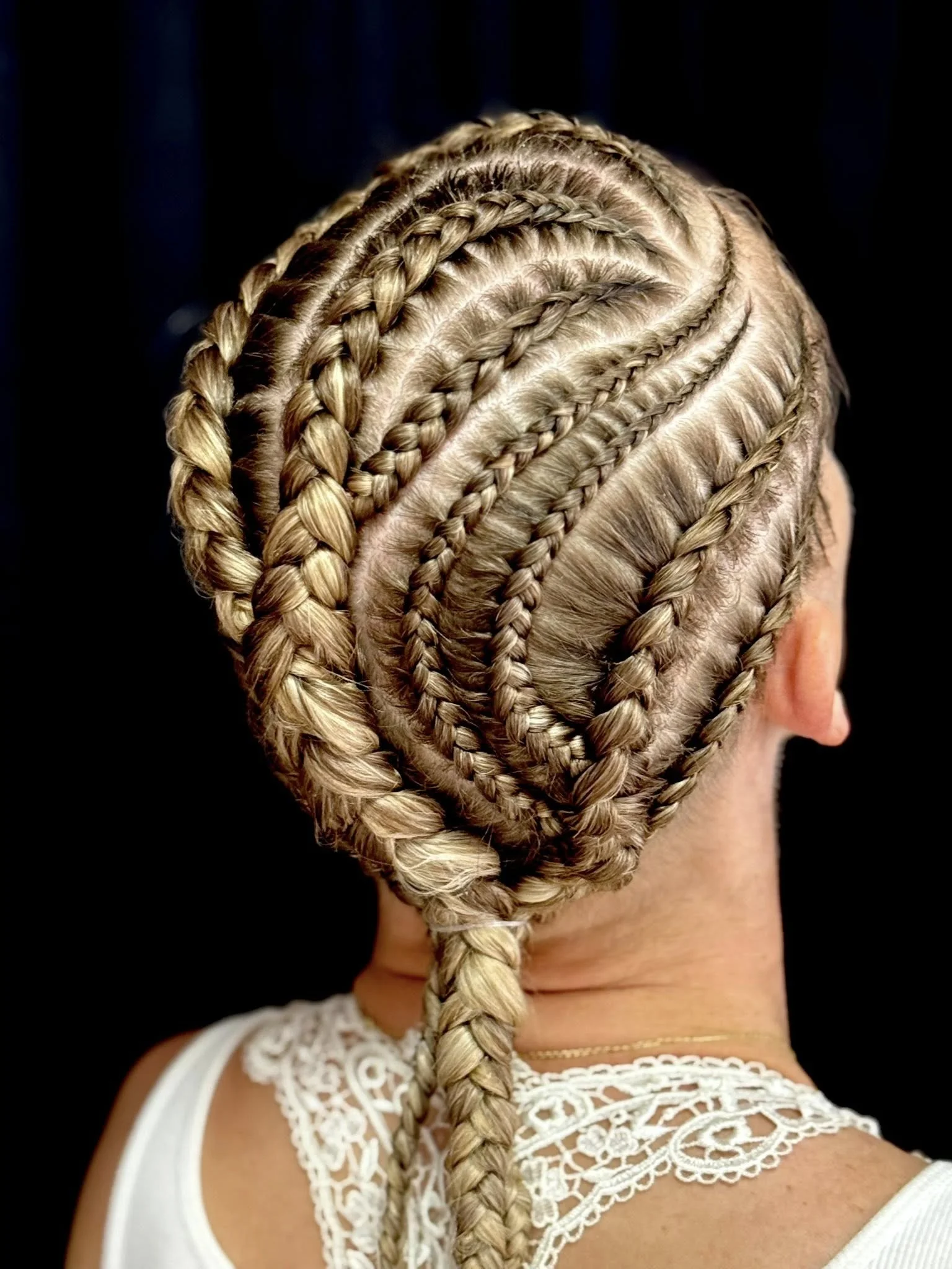 Boxerské copy i s kanekalonem, účes Rumi nebo prodloužení vlasů