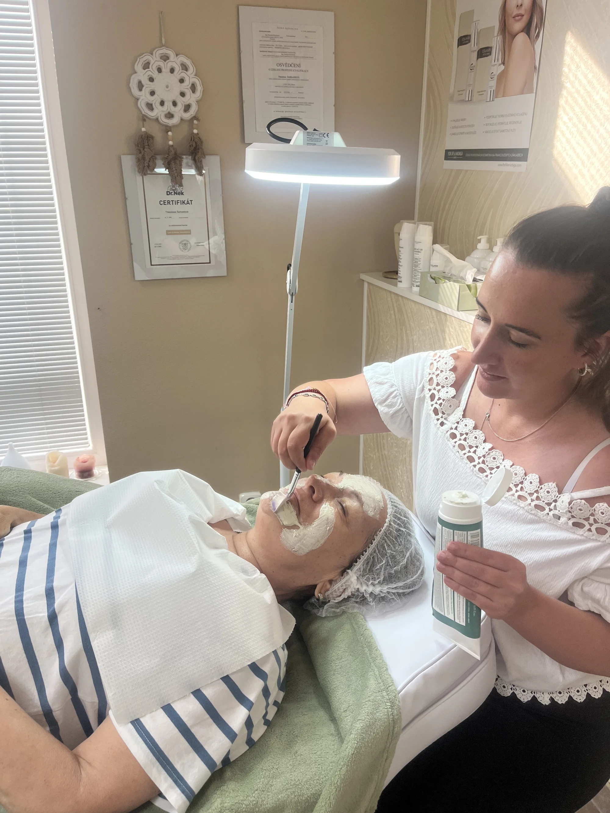 Rituály jako pro řecké božstvo: maska, masáž obličeje, tejpování i spa balíček