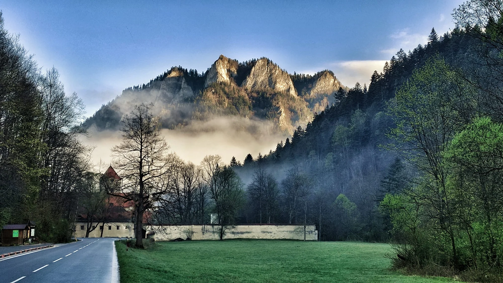 Moderní apartmány ve stylu horské chaty na břehu Dunajce přímo pod Třemi Korunami s výhledem, krbem i terasou