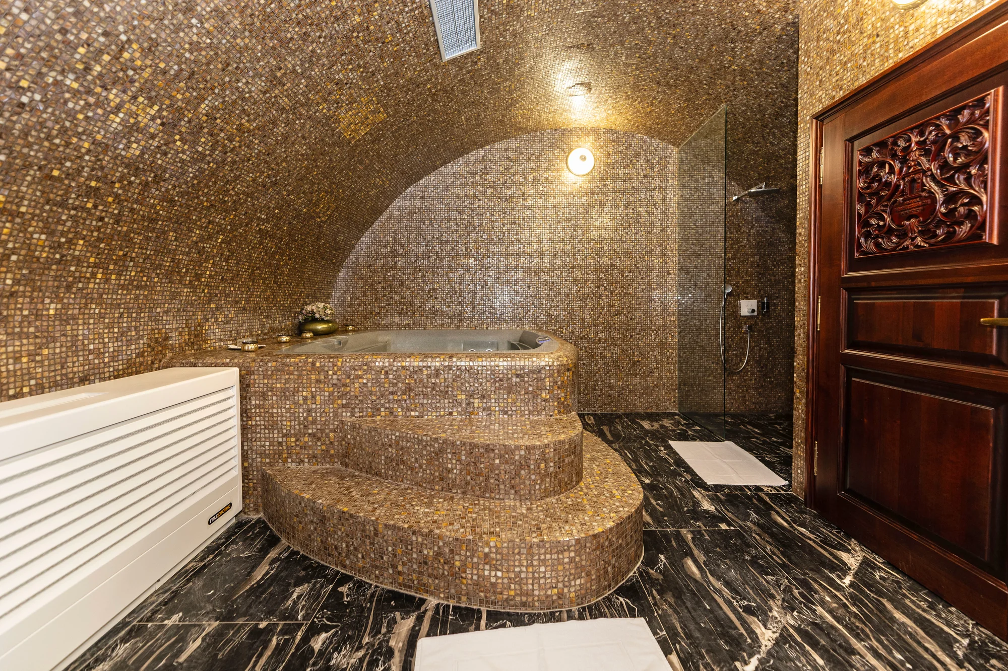 Luxus s nádechem historie: hotel v centru Českého Krumlova se snídaní i wellness