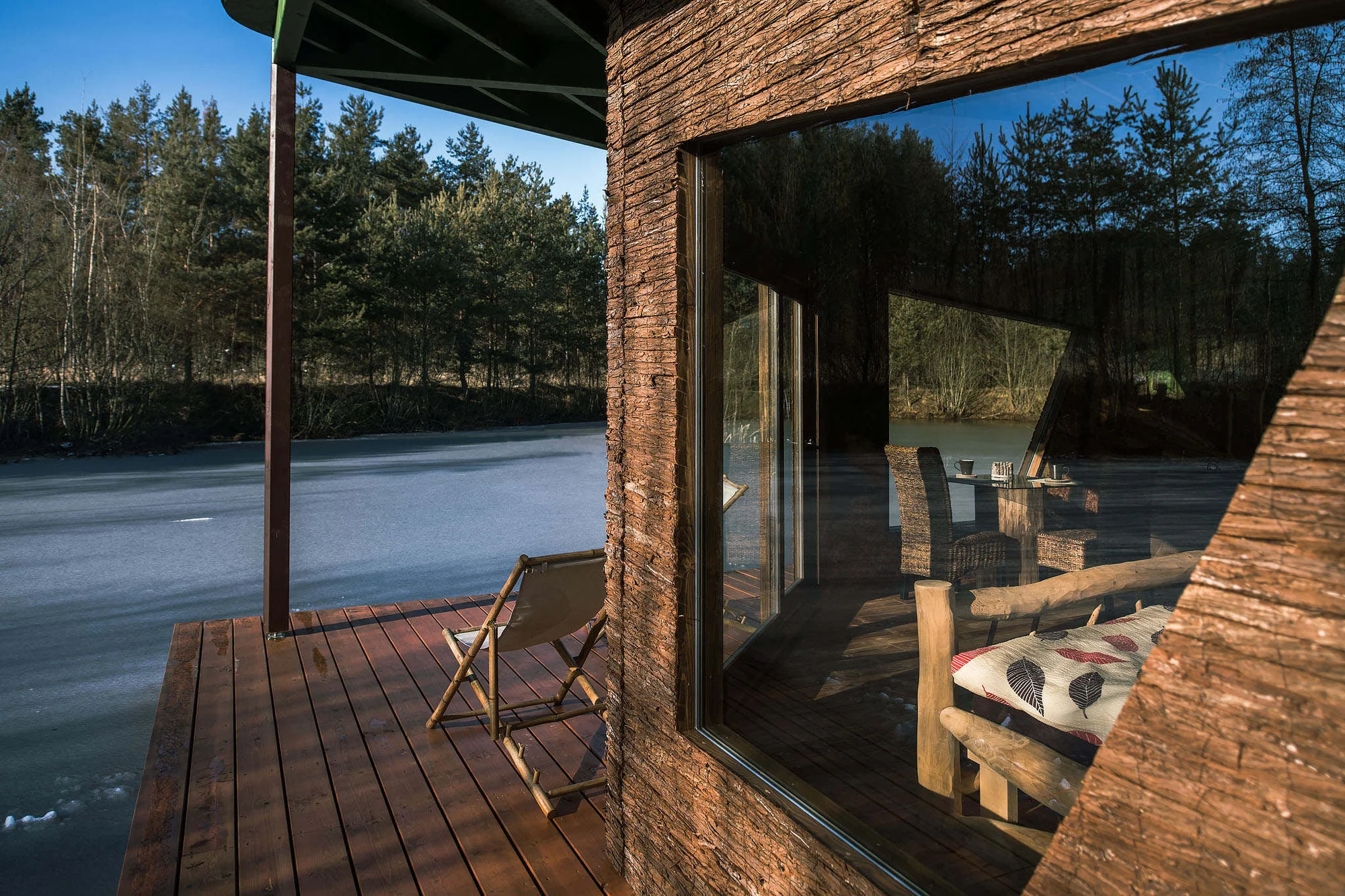 Netradiční ubytování v jižních Čechách: domečky na vodní hladině, odpočinek i rybolov