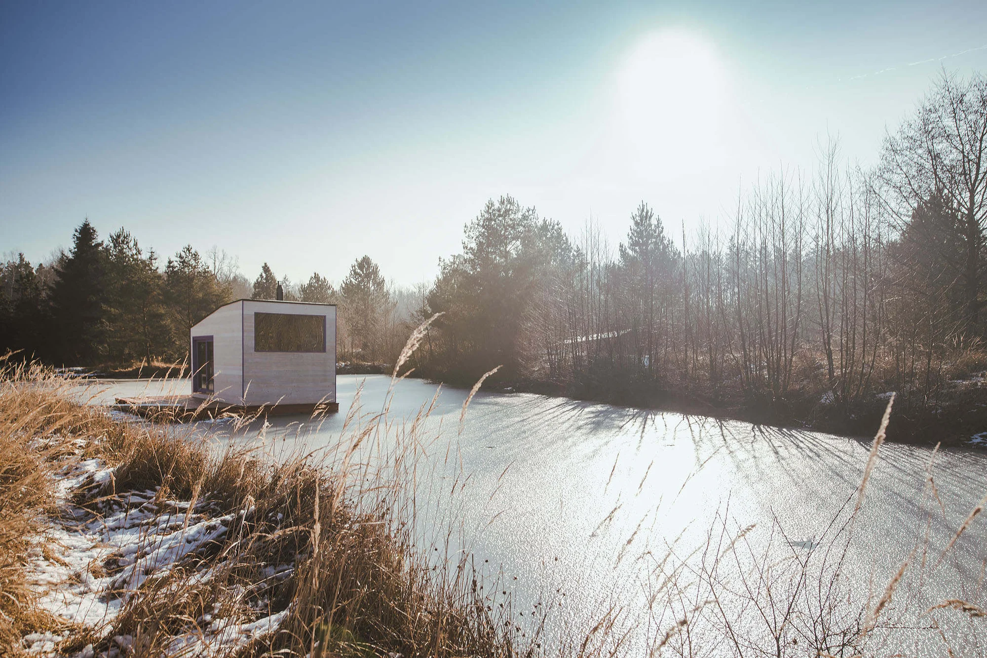 Netradiční ubytování v jižních Čechách: domečky na vodní hladině, odpočinek i rybolov