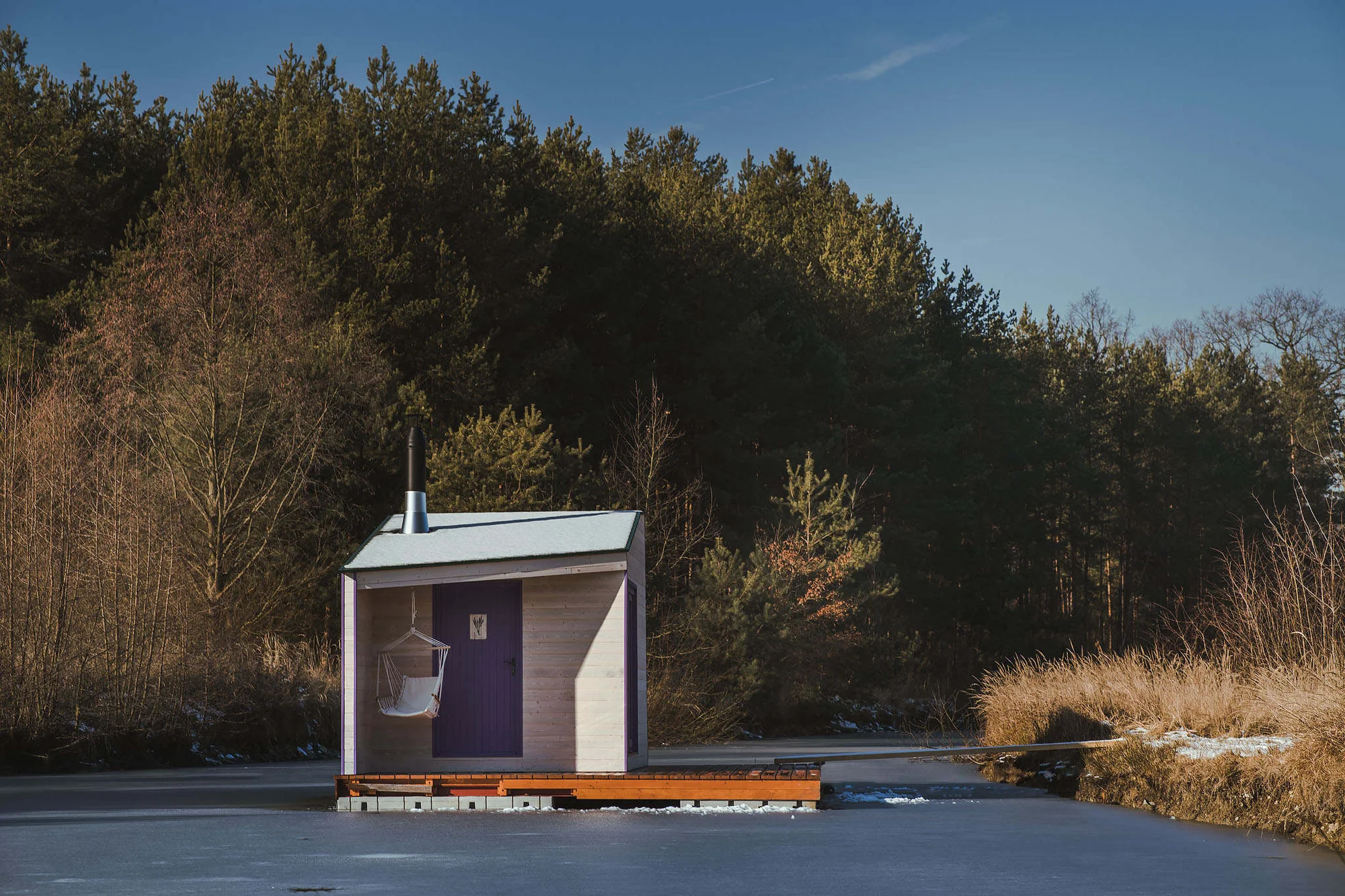Netradiční ubytování v jižních Čechách: domečky na vodní hladině, odpočinek i rybolov