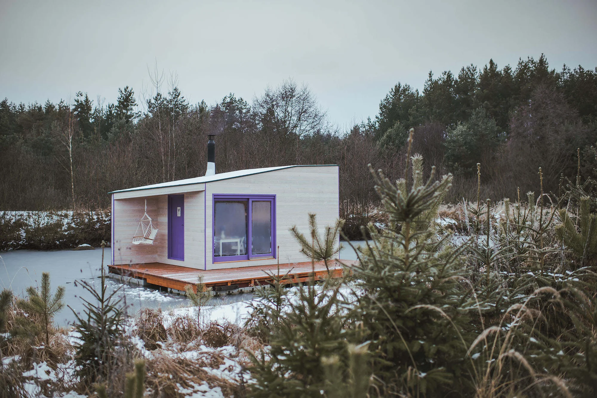 Netradiční ubytování v jižních Čechách: domečky na vodní hladině, odpočinek i rybolov