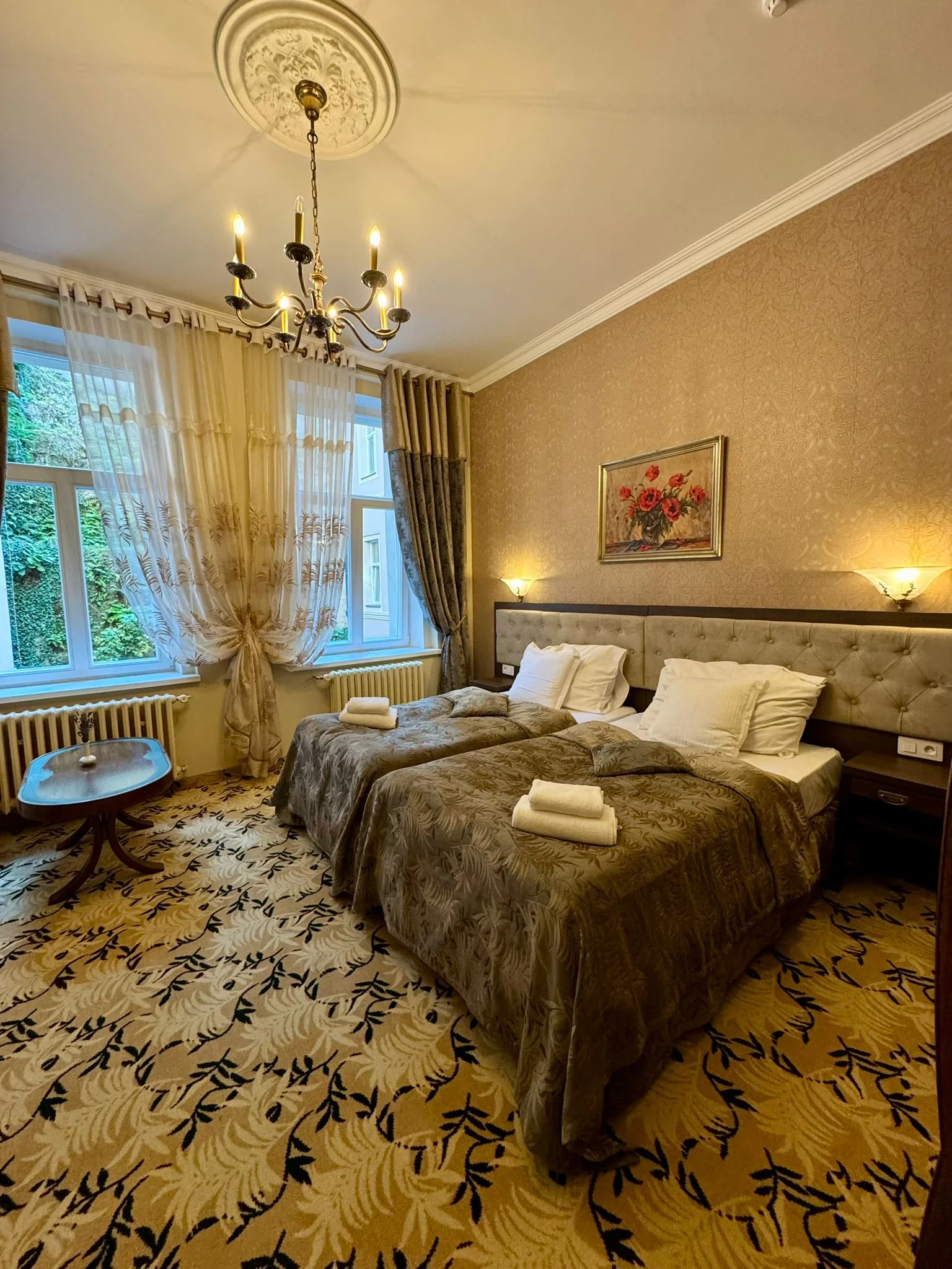 Romantika ve Varech: láhev prosecca na pokoji, možnost 3chodové večeře i snídaně do postele