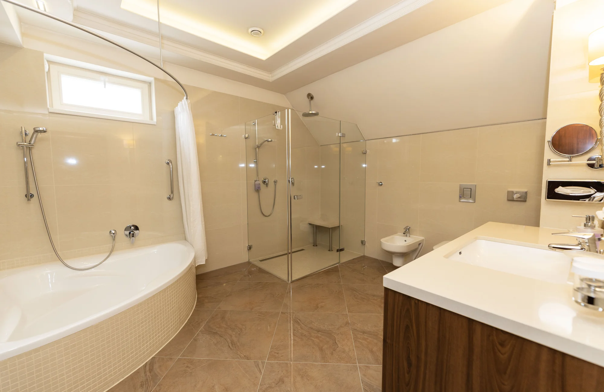 4* hotel ve Varech: skvělé jídlo, masáž, sauna i soukromé využití kina