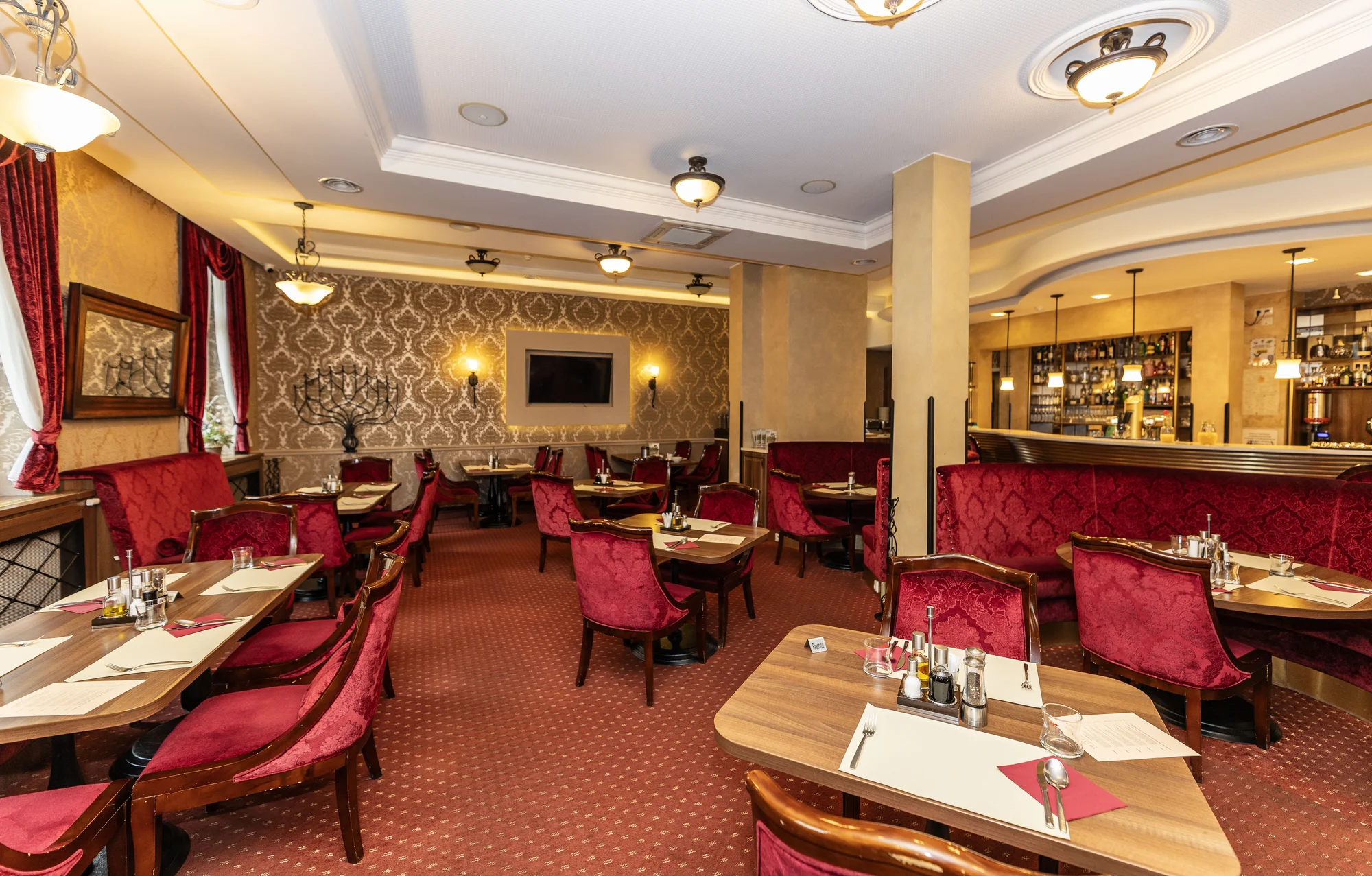 4* hotel ve Varech: skvělé jídlo, masáž, sauna i soukromé využití kina