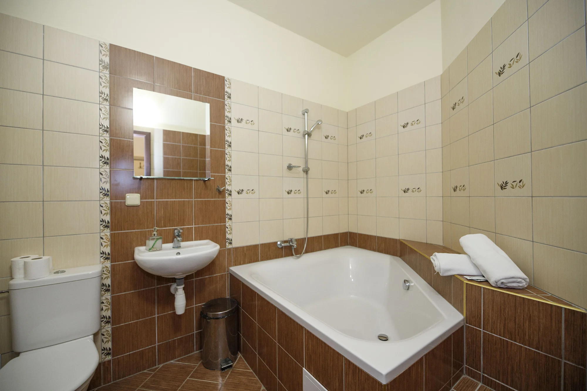 4* hotel ve Varech: skvělé jídlo, masáž, sauna i soukromé využití kina