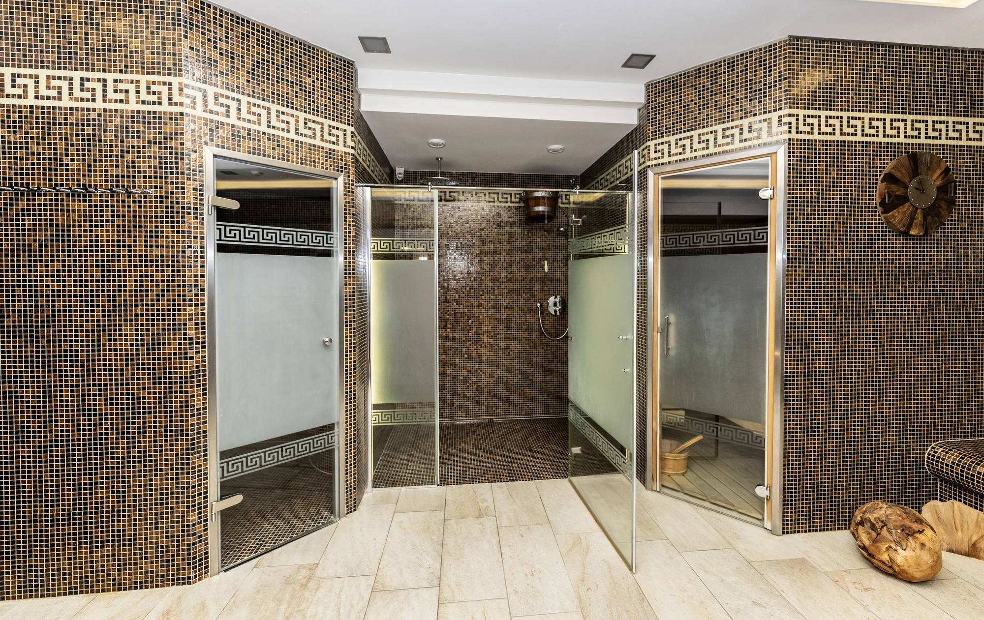 4* hotel ve Varech: skvělé jídlo, masáž, sauna i soukromé využití kina