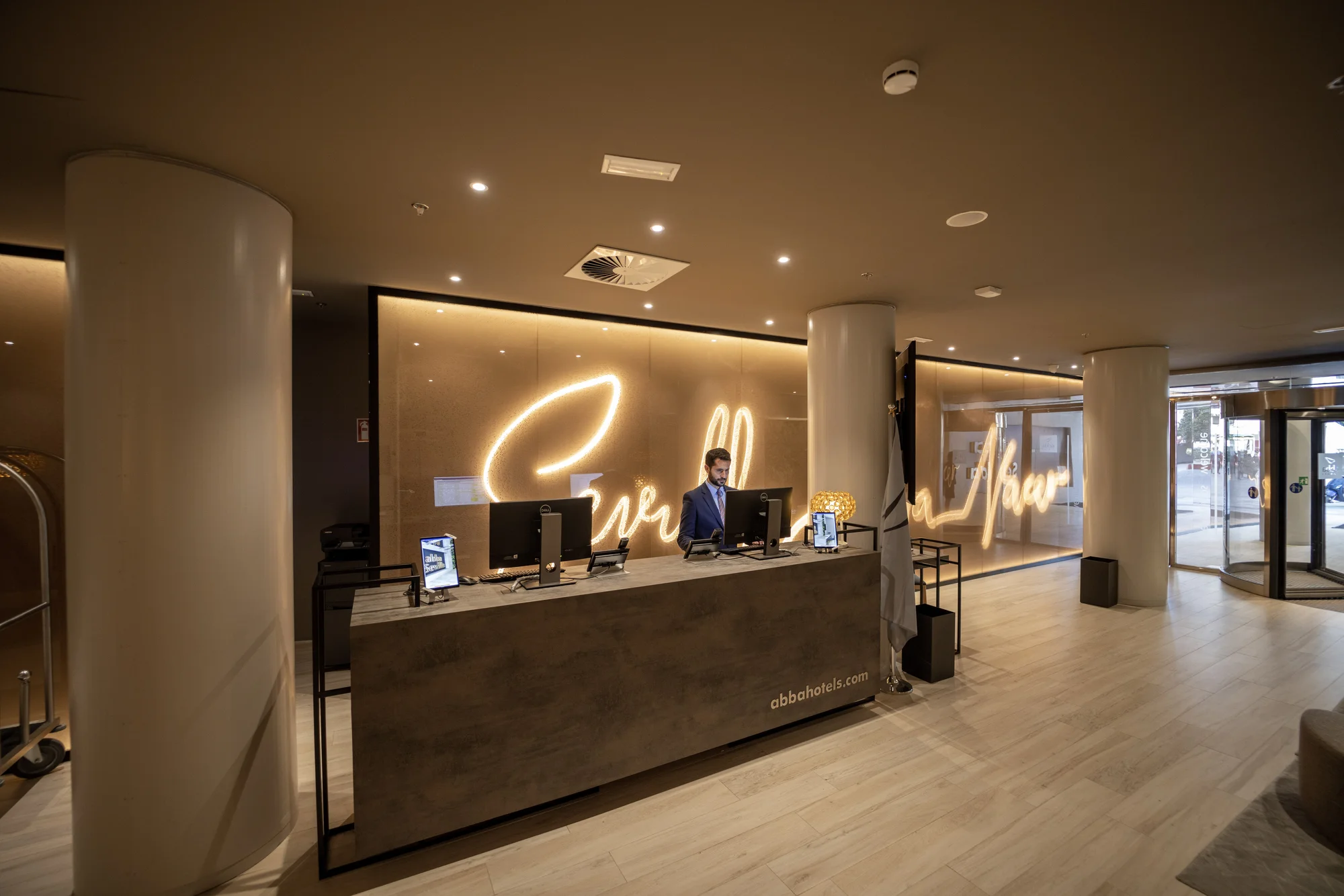 Moderní 4* hotel v centru španělské Sevilly se snídaní a bazénem