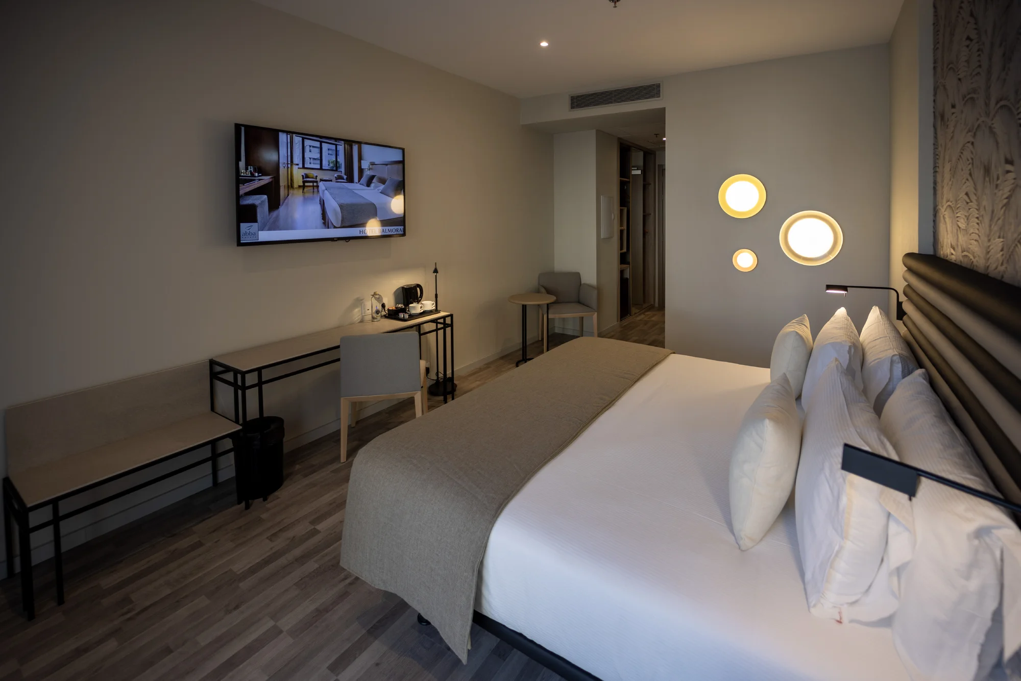 Moderní 4* hotel v centru španělské Sevilly se snídaní a bazénem