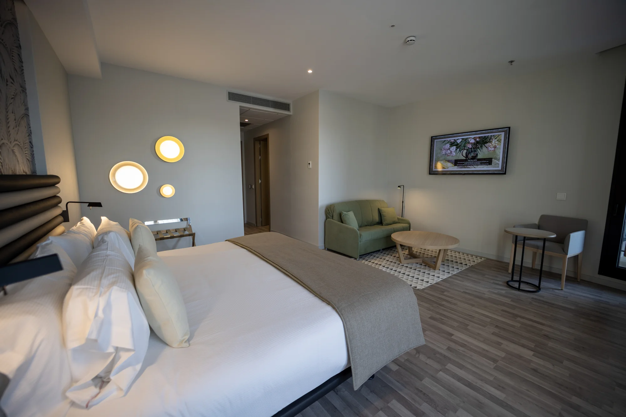 Moderní 4* hotel v centru španělské Sevilly se snídaní a bazénem