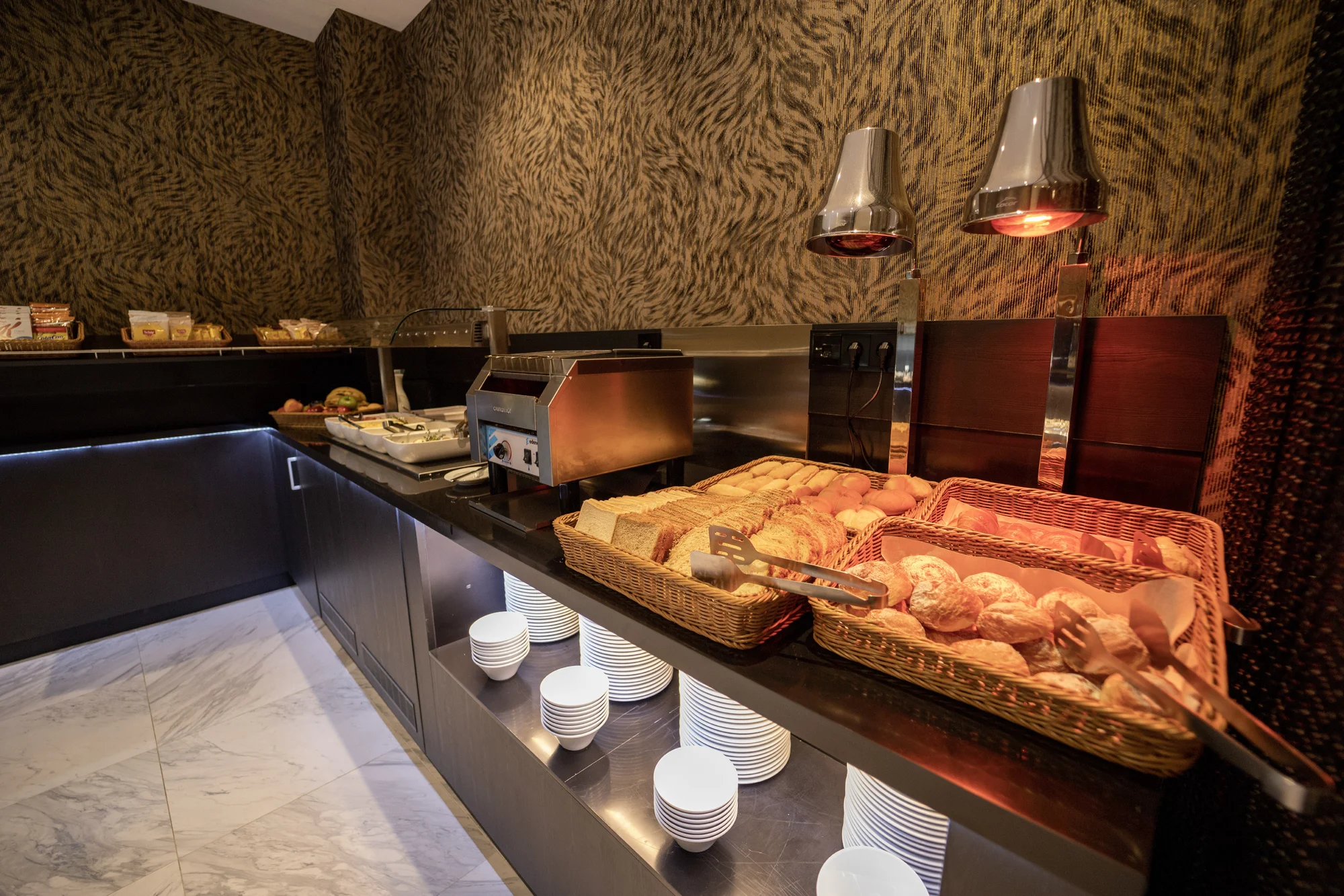 Moderní 4* hotel v centru španělské Sevilly se snídaní a bazénem