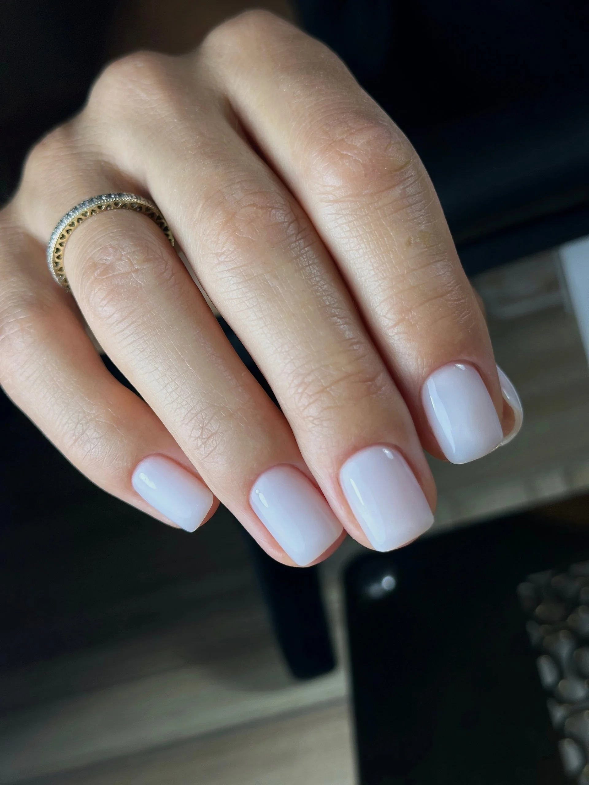 Manikúra v salonu v Libni: klasická, pánská, japonská i s gel lakem