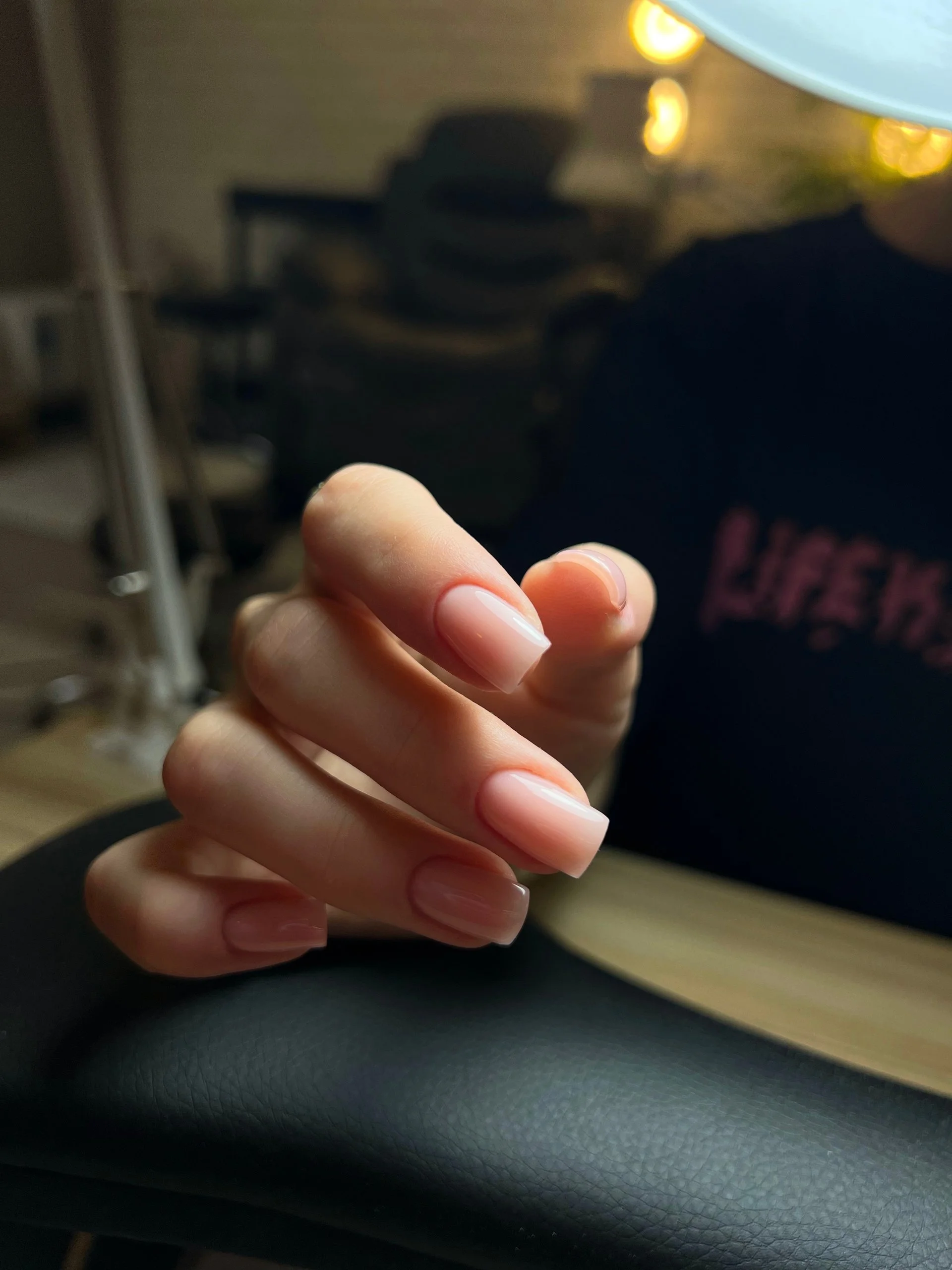 Manikúra v salonu v Libni: klasická, pánská, japonská i s gel lakem