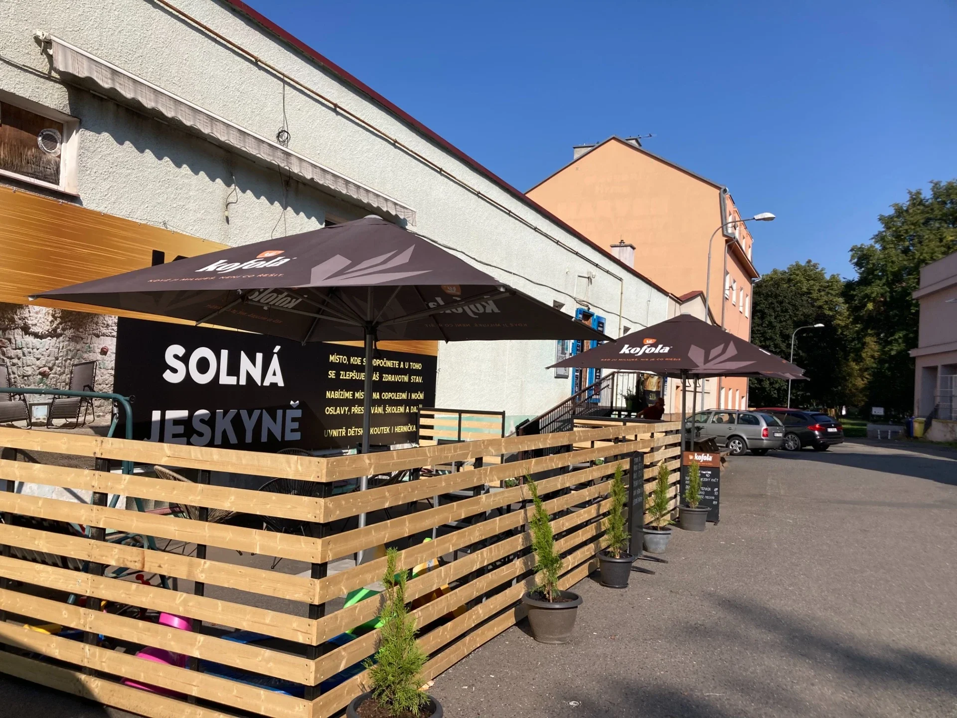 Dezert dle výběru a limonáda nebo káva v kavárně se solnou jeskyní