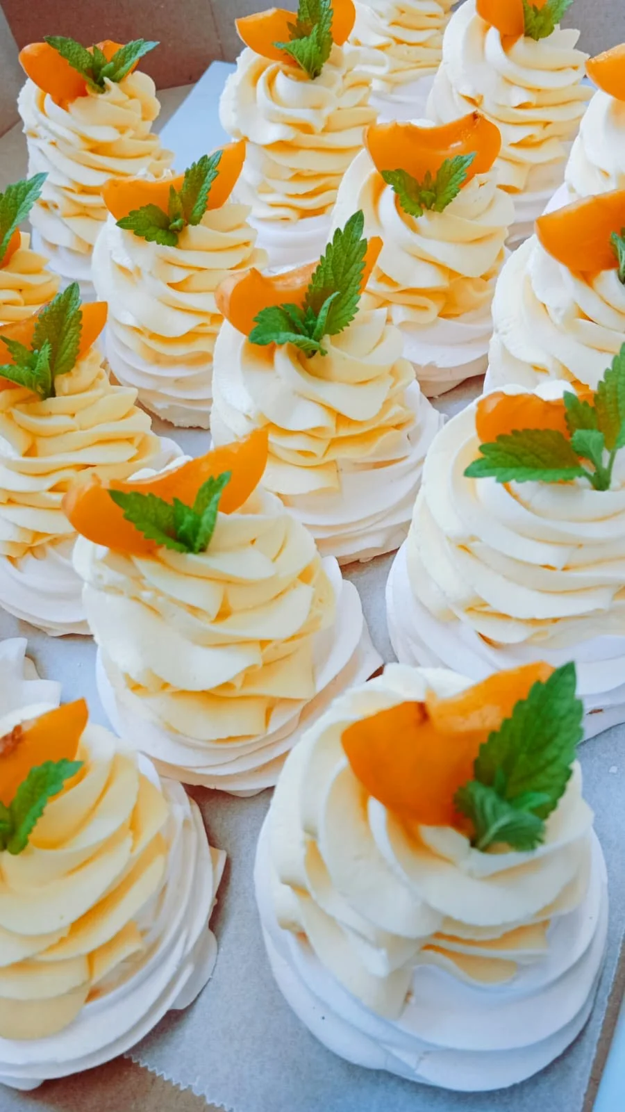 Dezert dle výběru a limonáda nebo káva v kavárně se solnou jeskyní