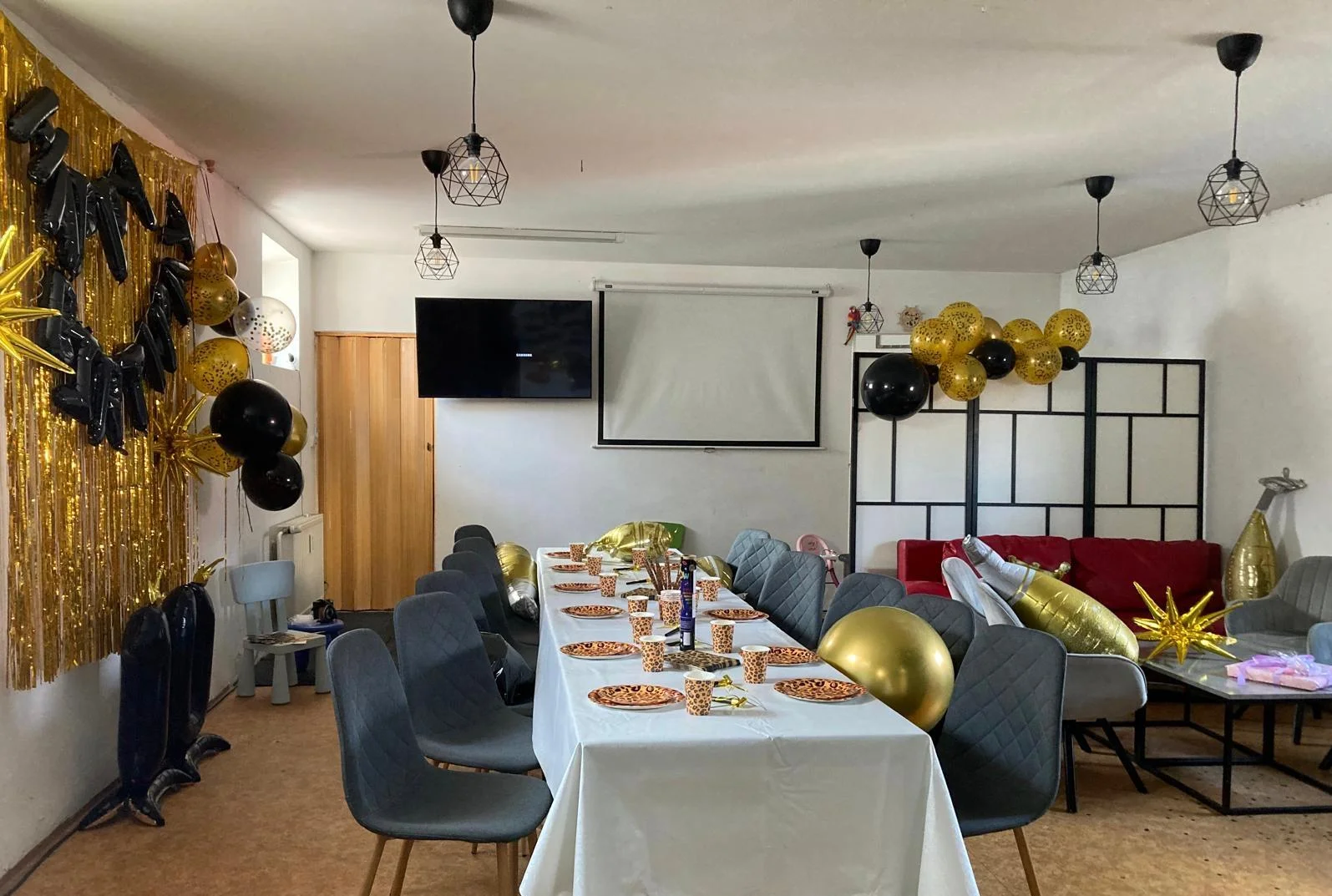 Dezert dle výběru a limonáda nebo káva v kavárně se solnou jeskyní