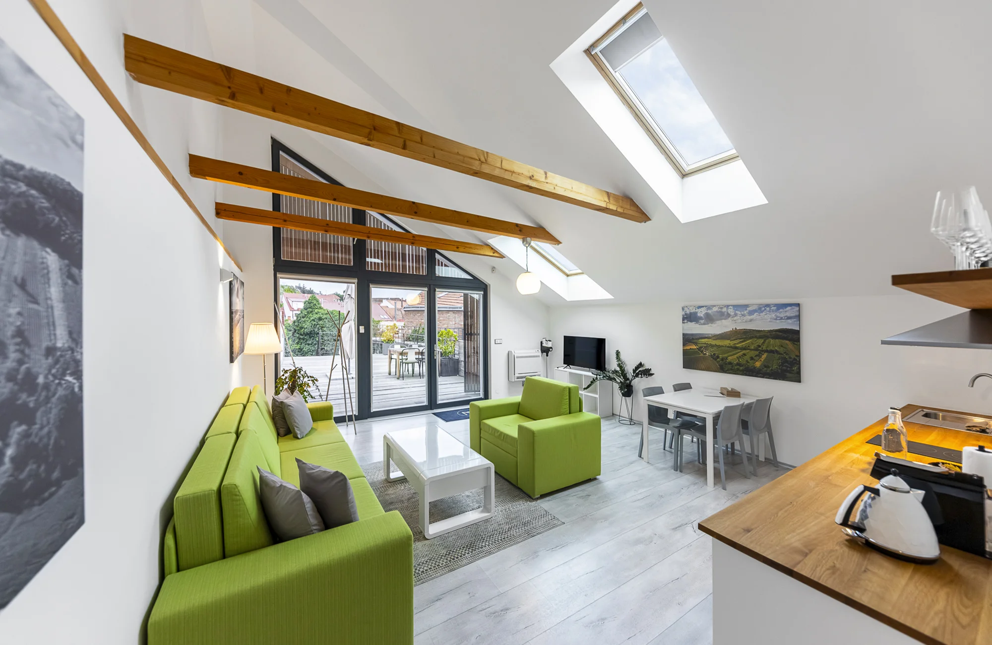 Odpočinek v Mikulově na jižní Moravě: prémiové apartmány s terasou i večeří