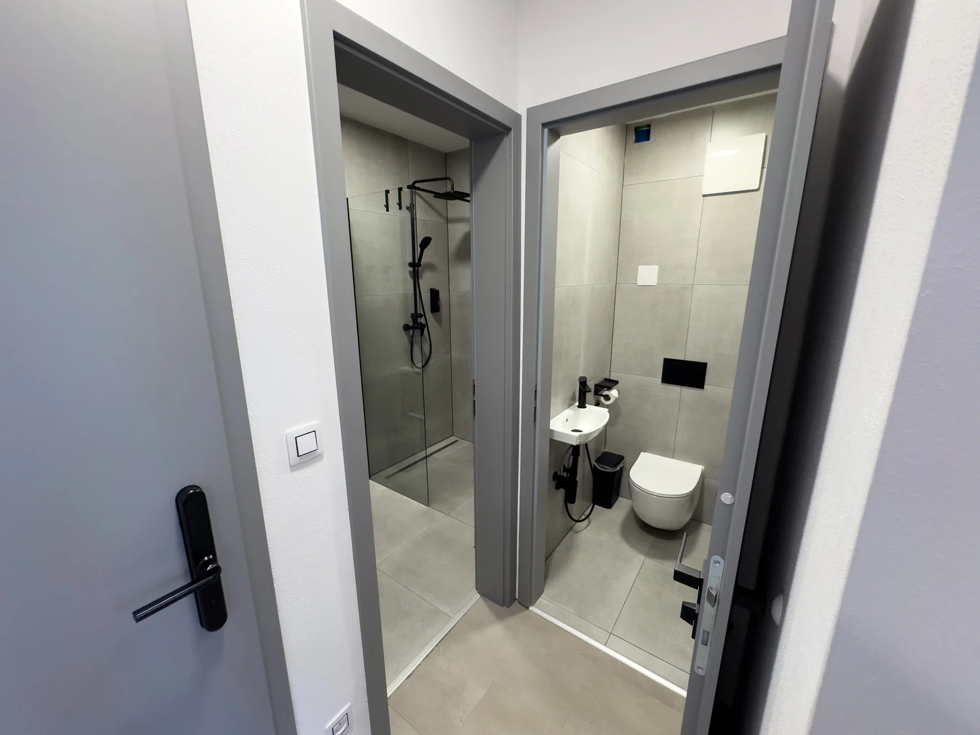 Pobyt v Klatovech v ikonické budově telekomunikace: možnost VIP prohlídky, blízko centra