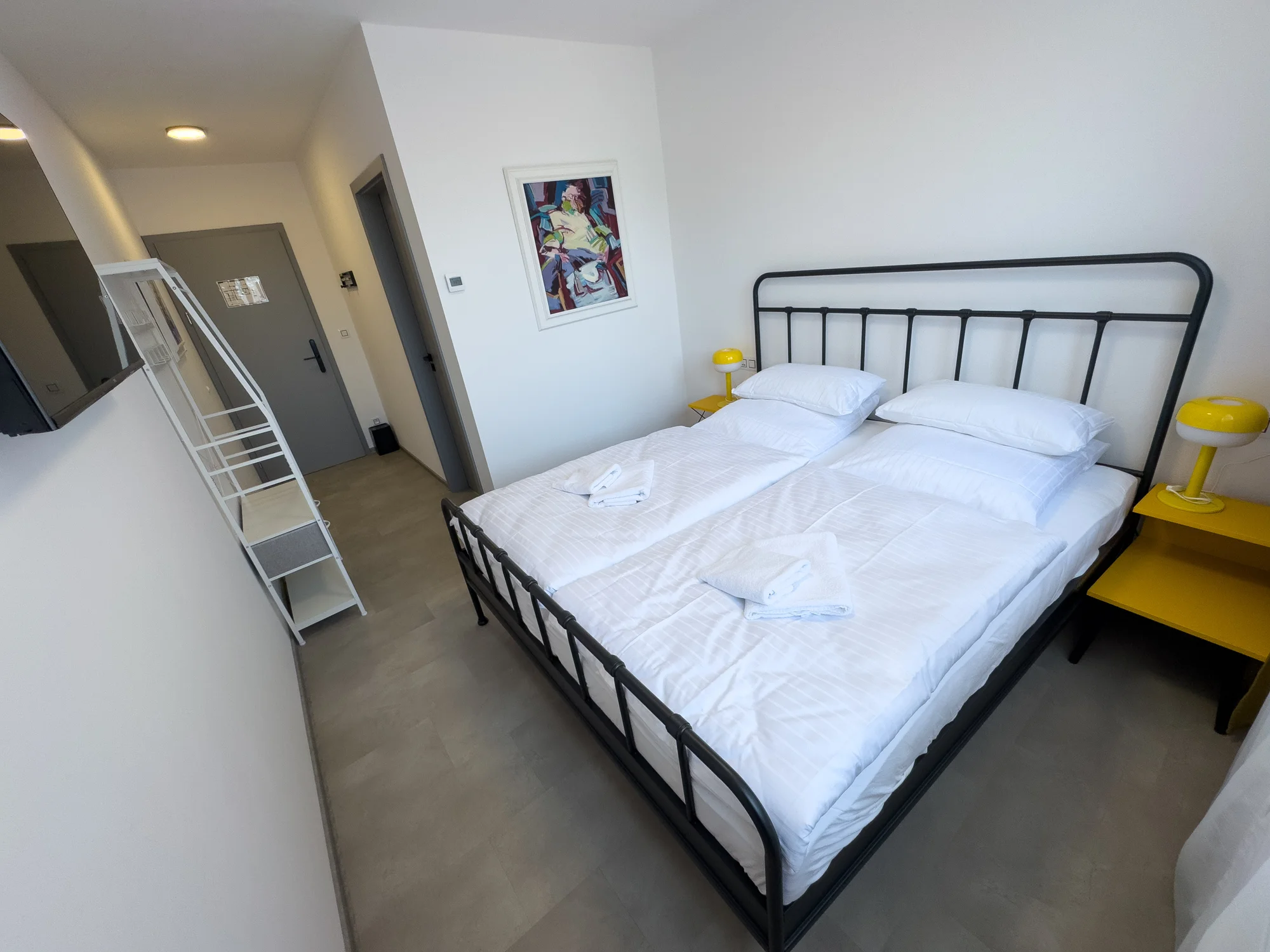 Pobyt v Klatovech v ikonické budově telekomunikace: možnost VIP prohlídky, blízko centra