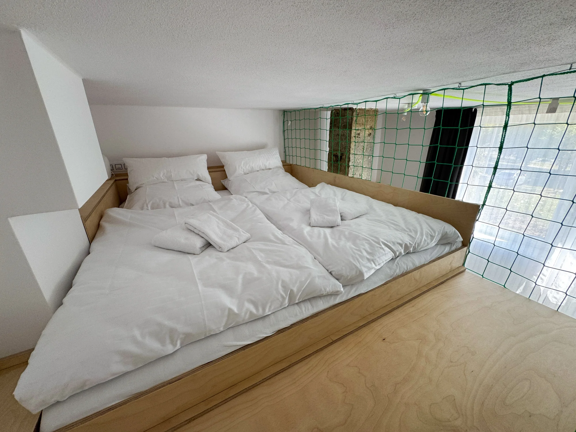 Pobyt v Klatovech v ikonické budově telekomunikace: možnost VIP prohlídky, blízko centra