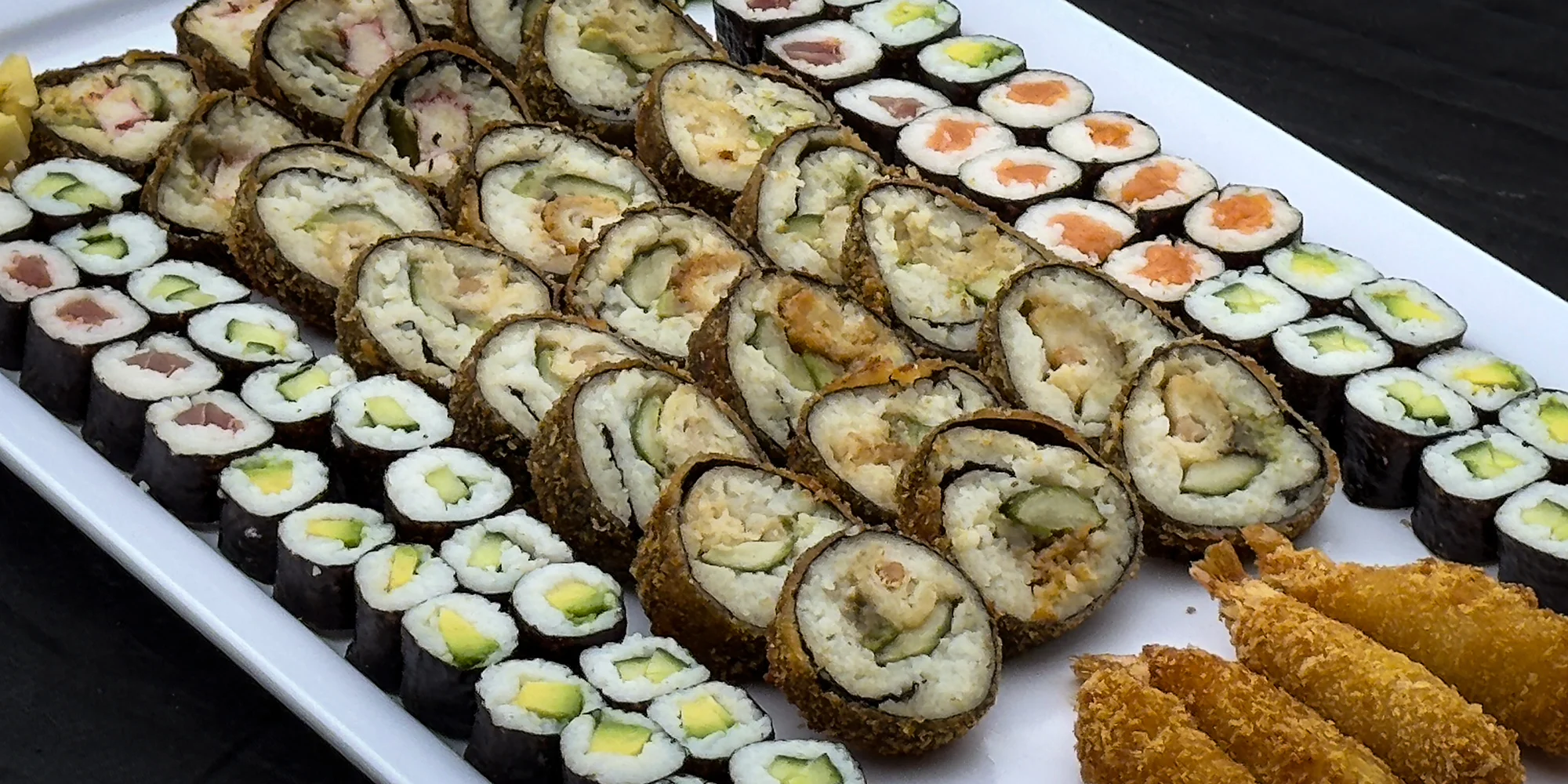 Obří sushi sety pro rodinu i partu přátel: 76, 79, 105 i 107 rolovaných kousků