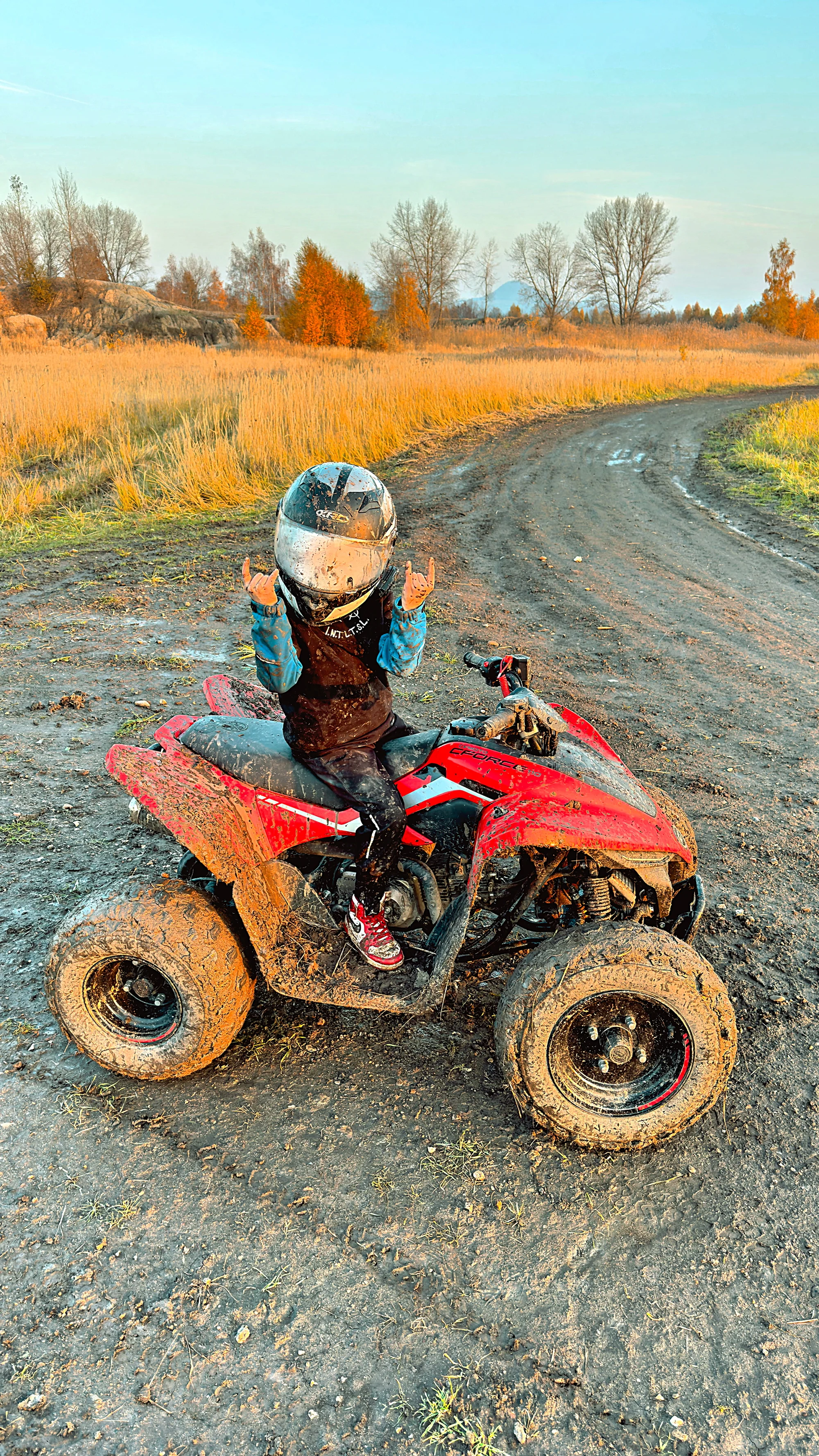Dětské offroadové čtyřkolky a buginy: 30 minut jízdy na bezpečné ploché dráze