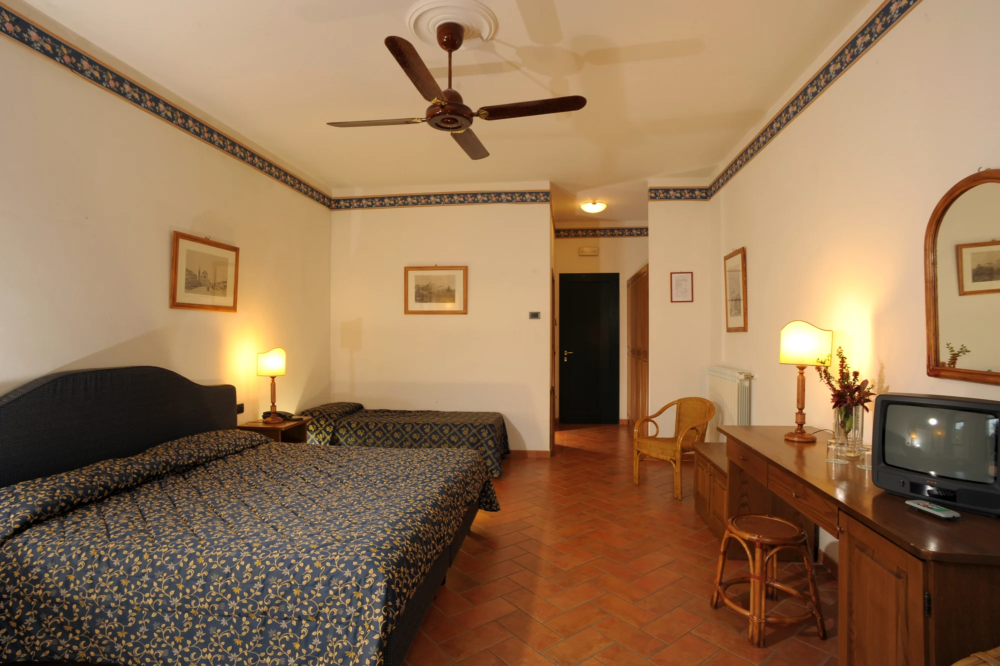 4* hotel u Florencie: snídaně či polopenze, v létě bazén, možnost projížďky na koni